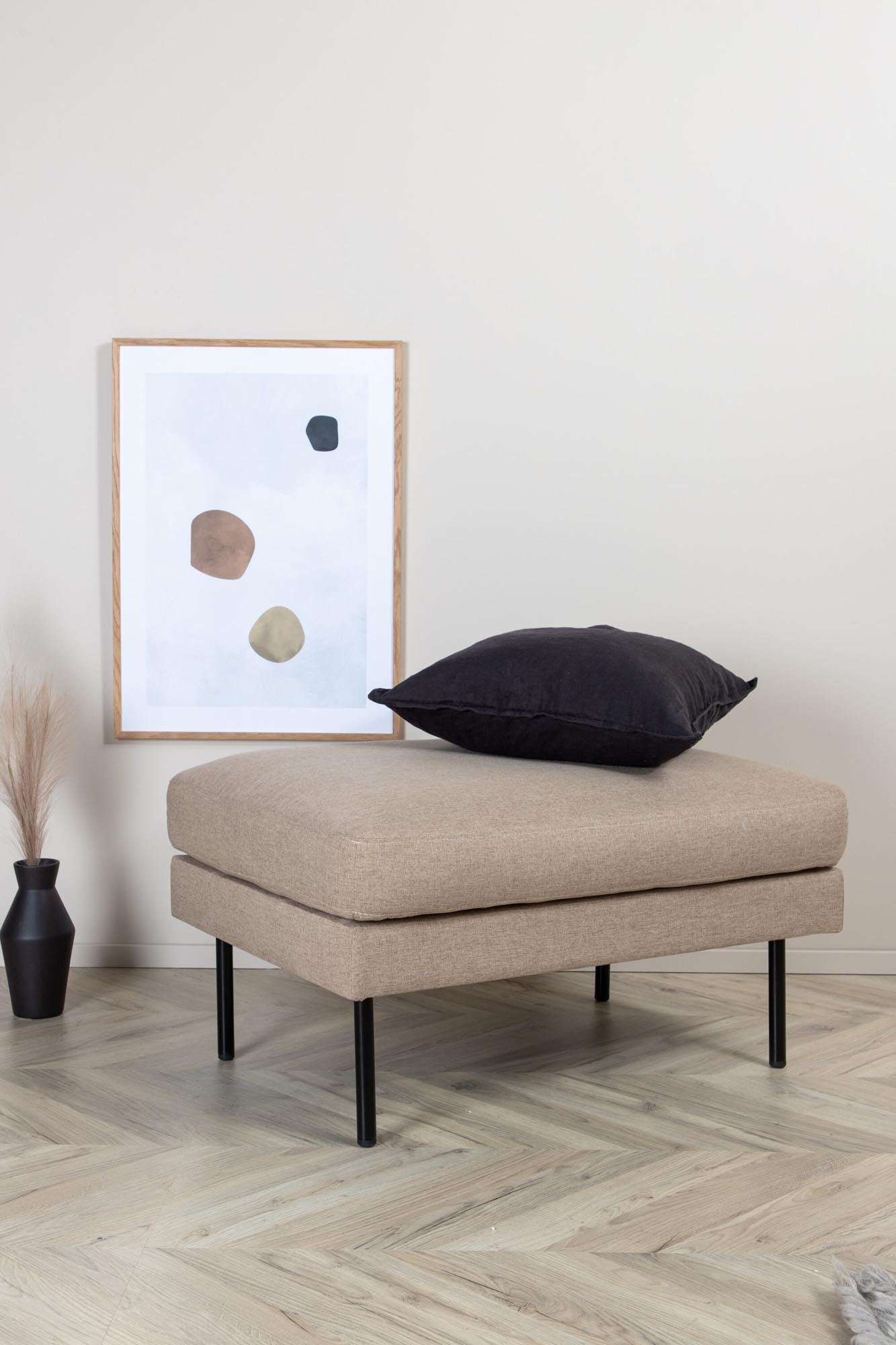 Eleganter Zoom Ottoman von Venture Home: Luxuriöser Samtpouf für stilvolle Akzente und vielseitige Nutzung in jedem Raum.