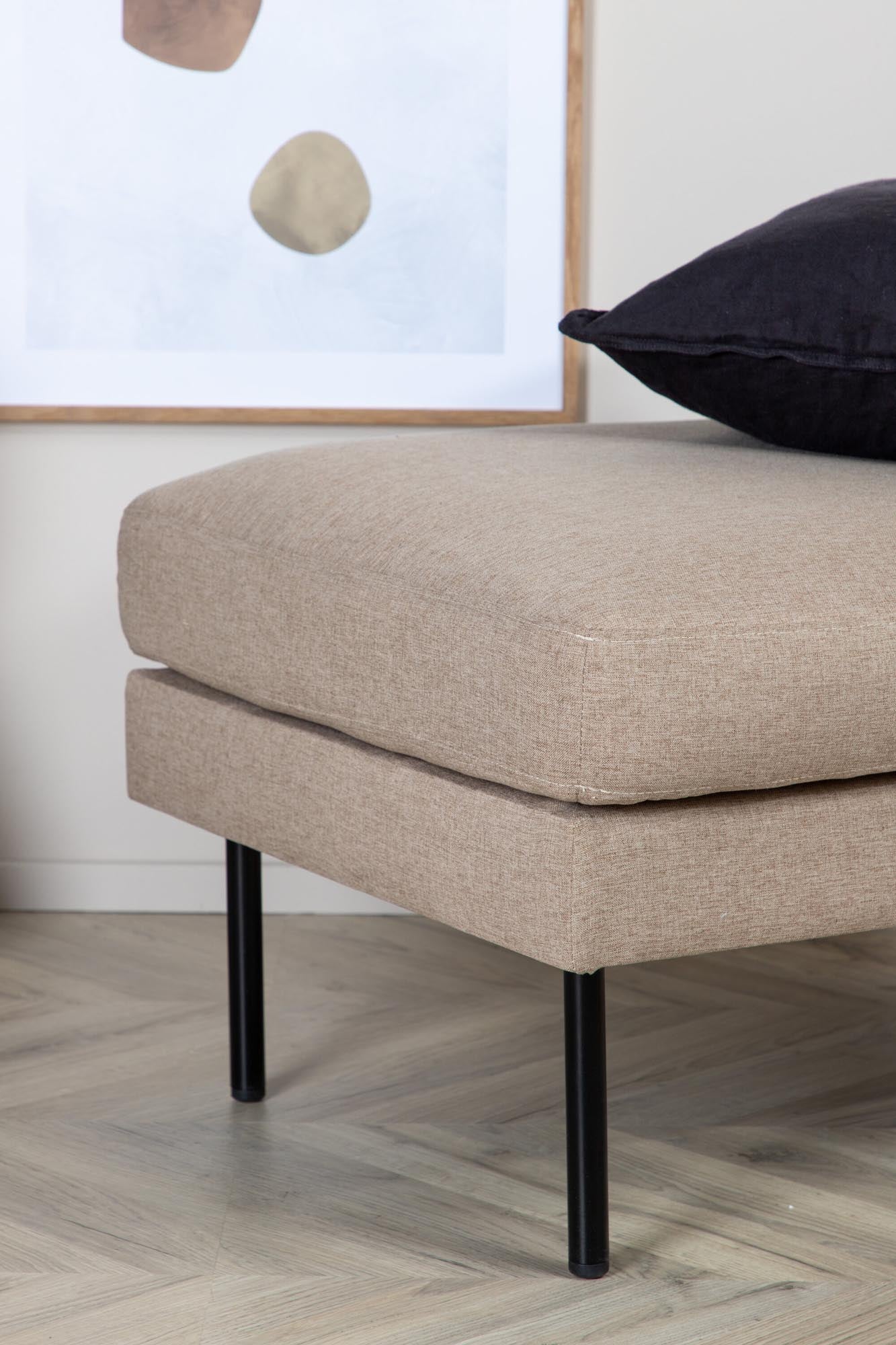 Venture Home's Zoom Ottoman: Ein stilvoller Samtpouf, der Eleganz und Funktionalität vereint – ideal als Sitzgelegenheit oder dekoratives Element.