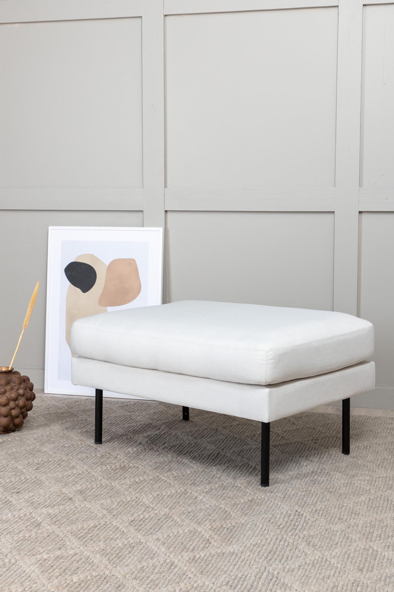 Zoom Ottoman / Pouf in Hell beige präsentiert im Onlineshop von KAQTU Design AG. Ottoman ist von Venture Home