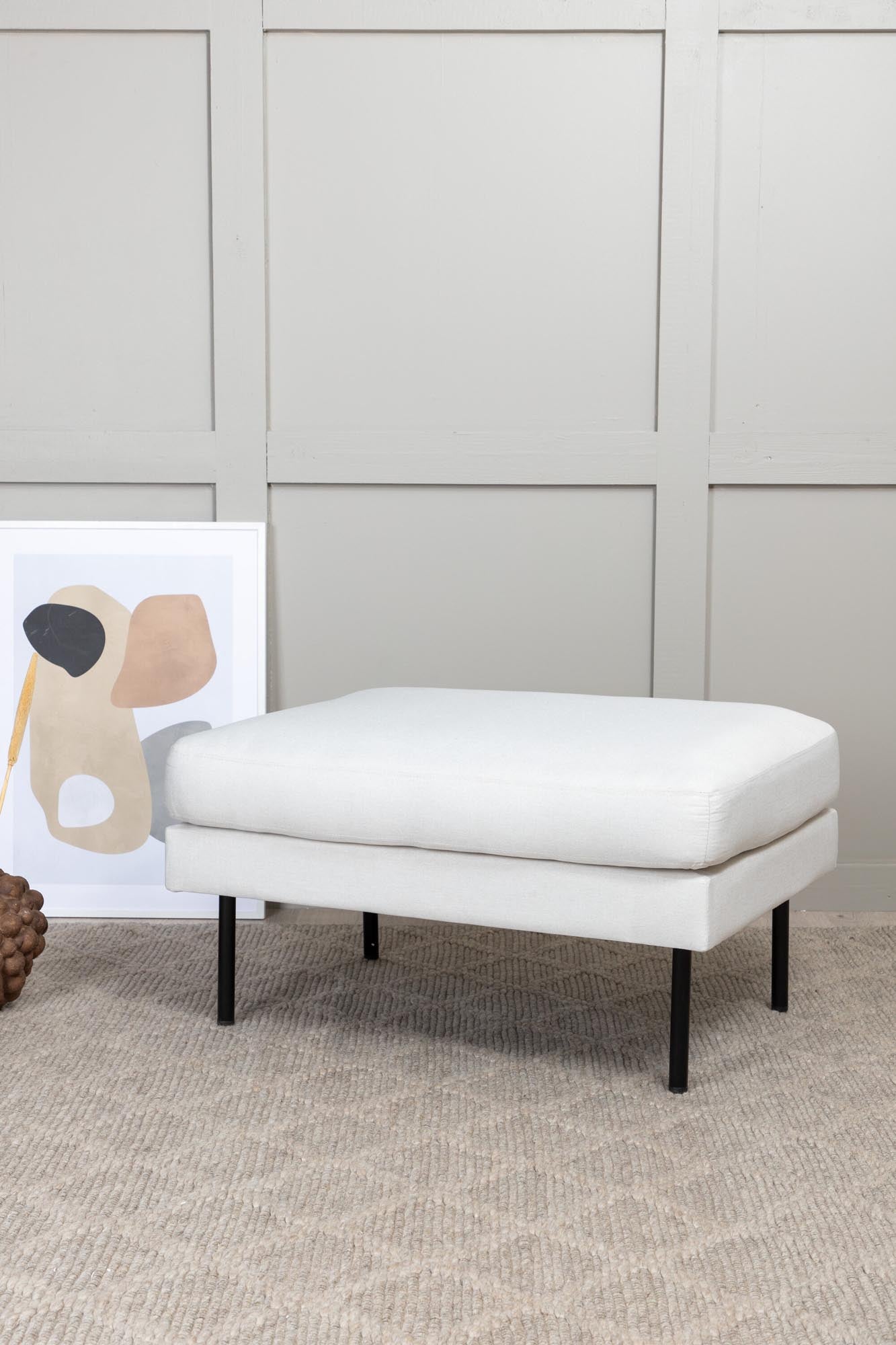 Zoom Ottoman / Pouf in Hell beige präsentiert im Onlineshop von KAQTU Design AG. Ottoman ist von Venture Home