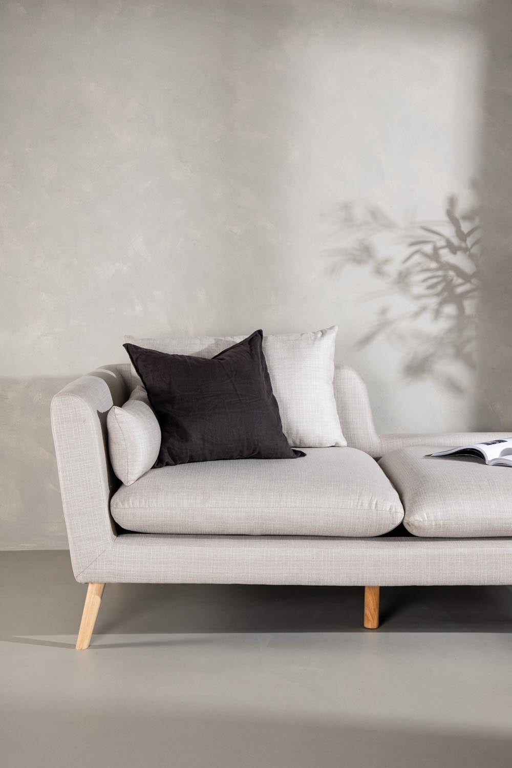 Tacoma Sofa in Beige präsentiert im Onlineshop von KAQTU Design AG. 2er Sofa ist von Venture Home