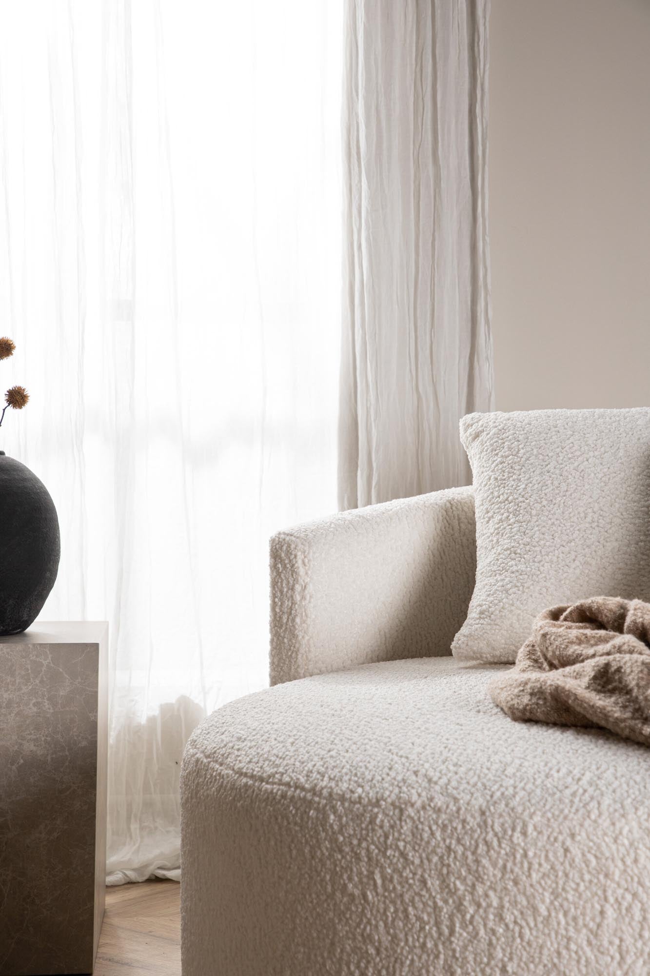 Komfortables Kelso 2-Sitzer Sofa in edlem Creme von Venture Home.