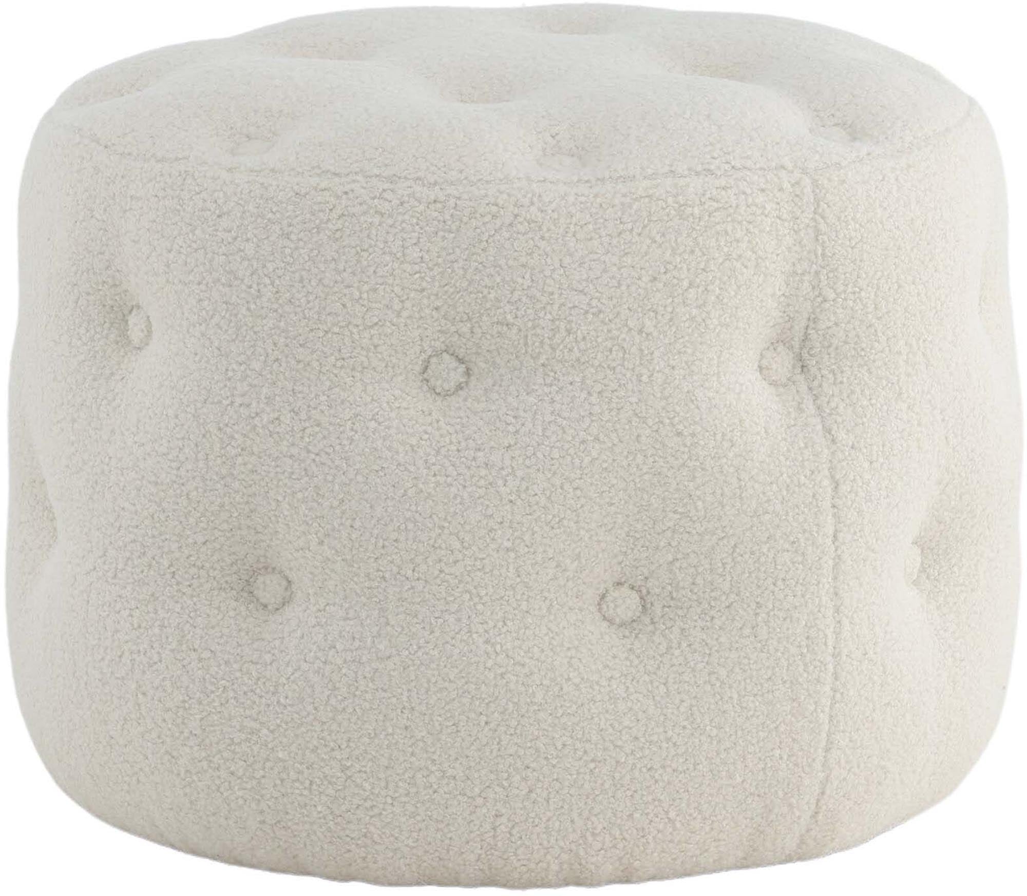 Der Benjamin Ottoman / Pouf von Venture Home ist ein elegantes Möbelstück aus luxuriösem Teddystoff, das Komfort und Stil vereint. Ideal als Sitzgelegenheit oder Fußhocker.
