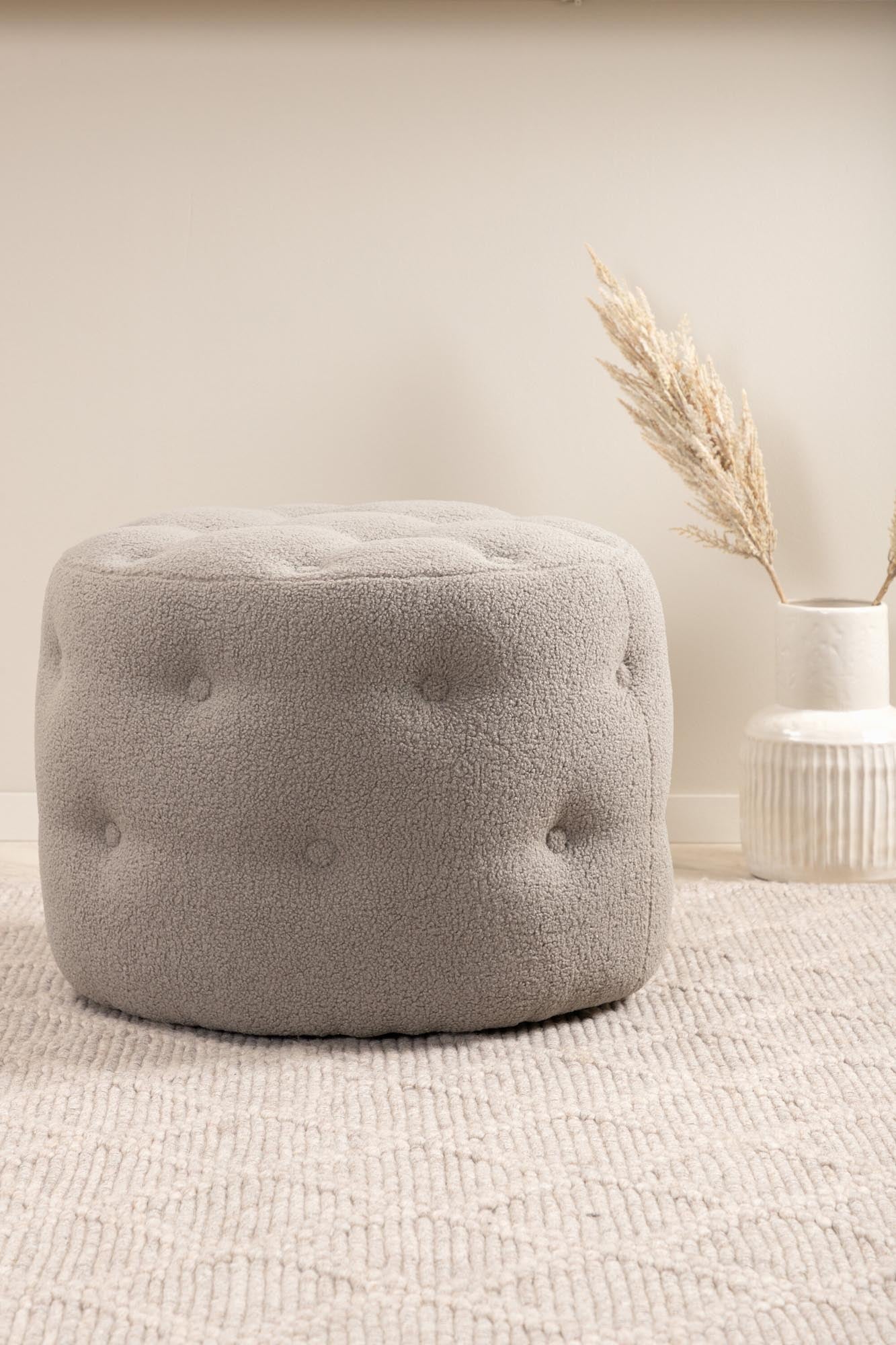 Benjamin Ottoman / Pouf in Greige präsentiert im Onlineshop von KAQTU Design AG. Pouf ist von Venture Home