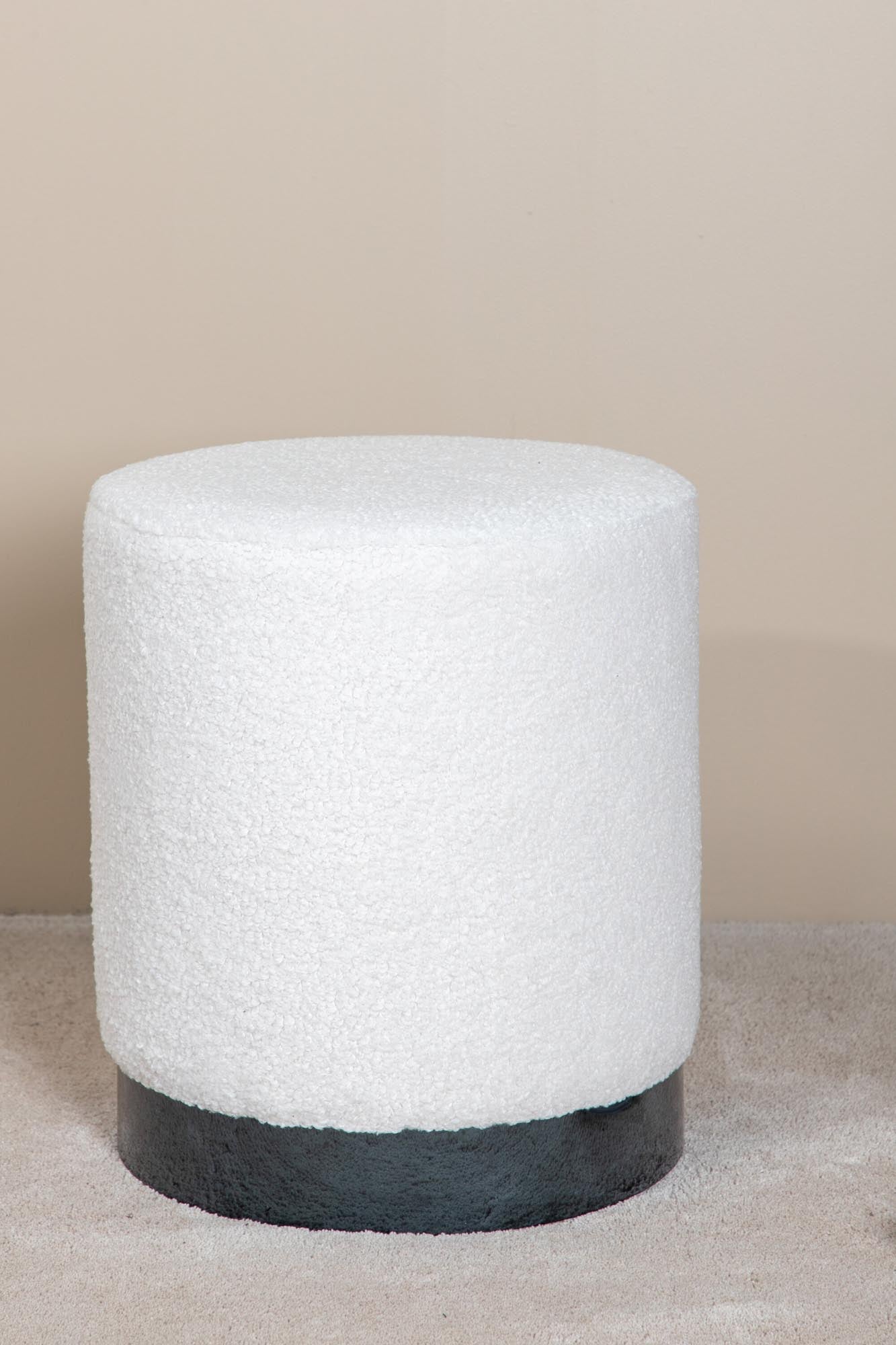 Benji Ottoman / Pouf in Weiss präsentiert im Onlineshop von KAQTU Design AG. Pouf ist von Venture Home