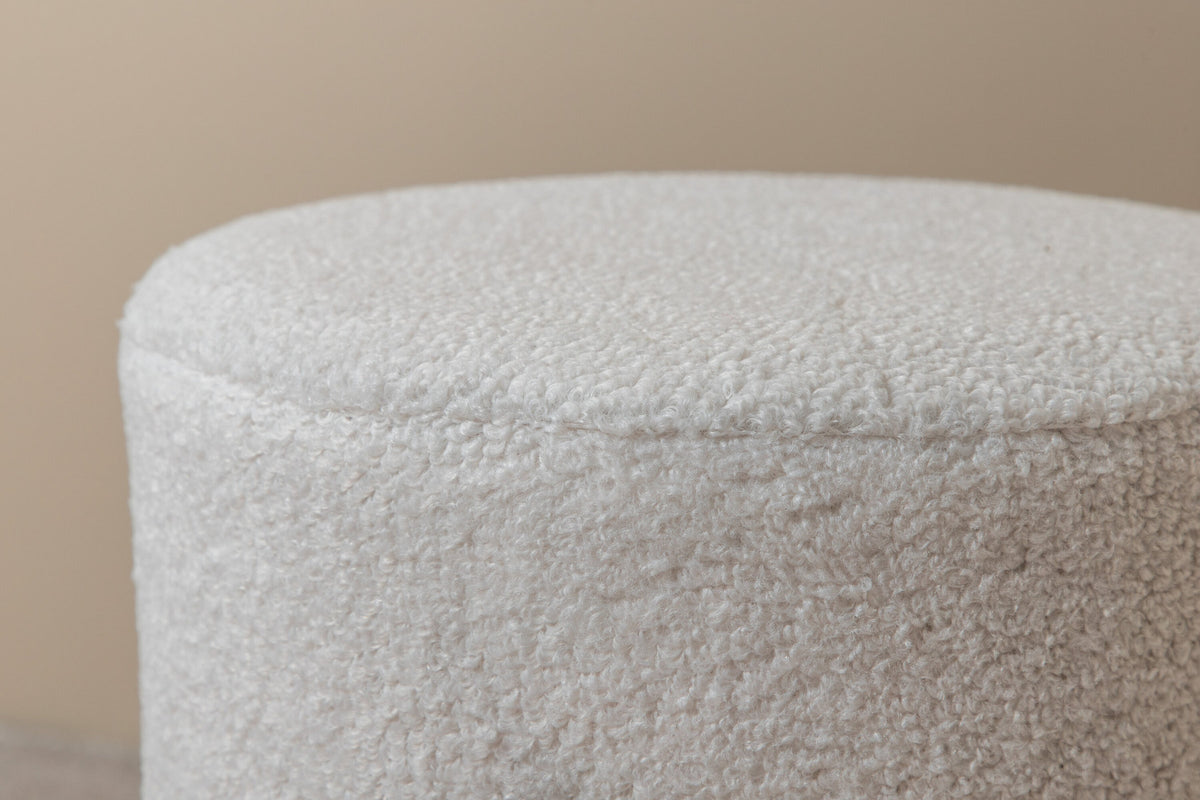 Benji Ottoman / Pouf in Weiss präsentiert im Onlineshop von KAQTU Design AG. Pouf ist von Venture Home
