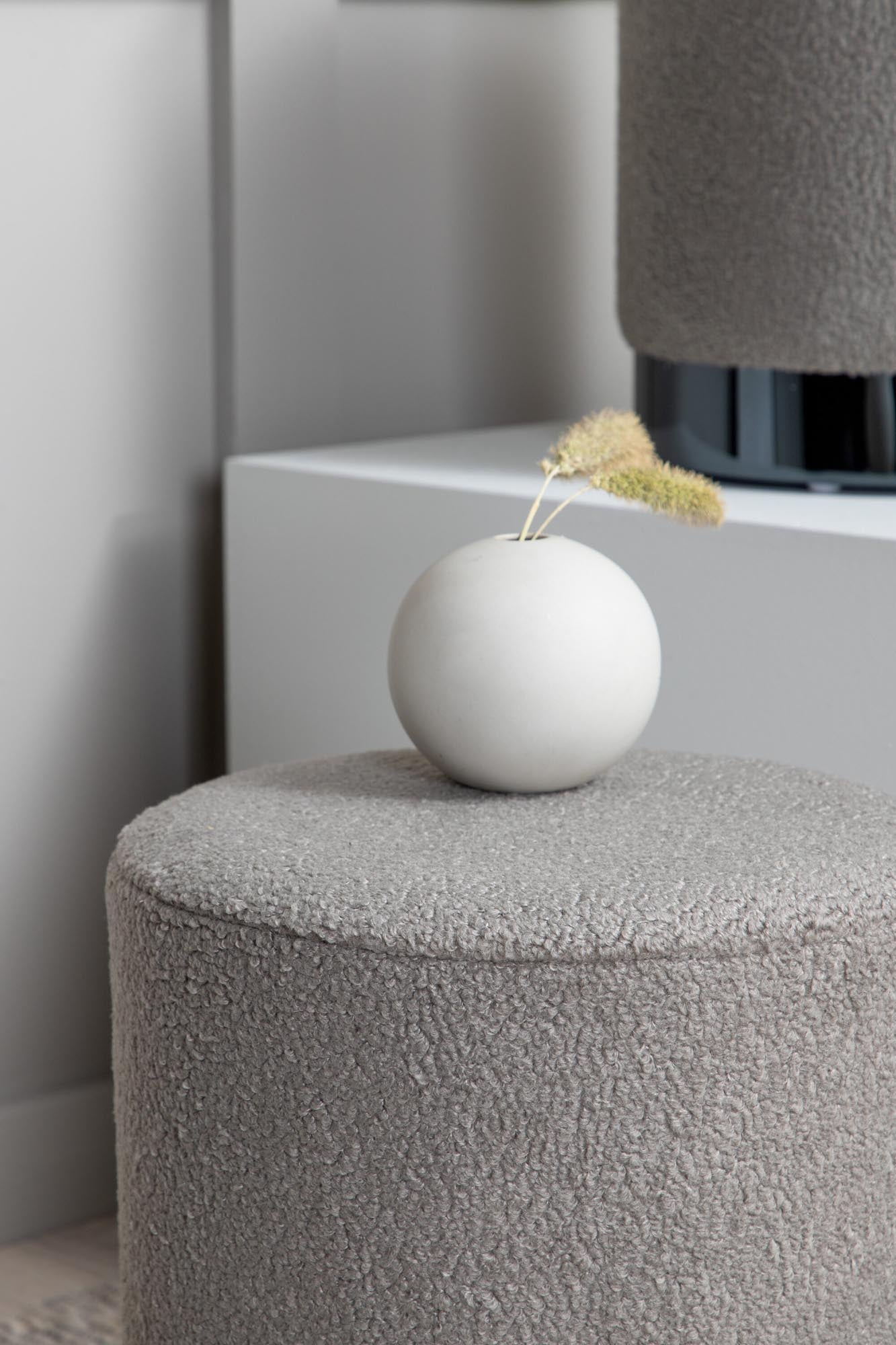 Benji Ottoman / Pouf in Greige präsentiert im Onlineshop von KAQTU Design AG. Pouf ist von Venture Home