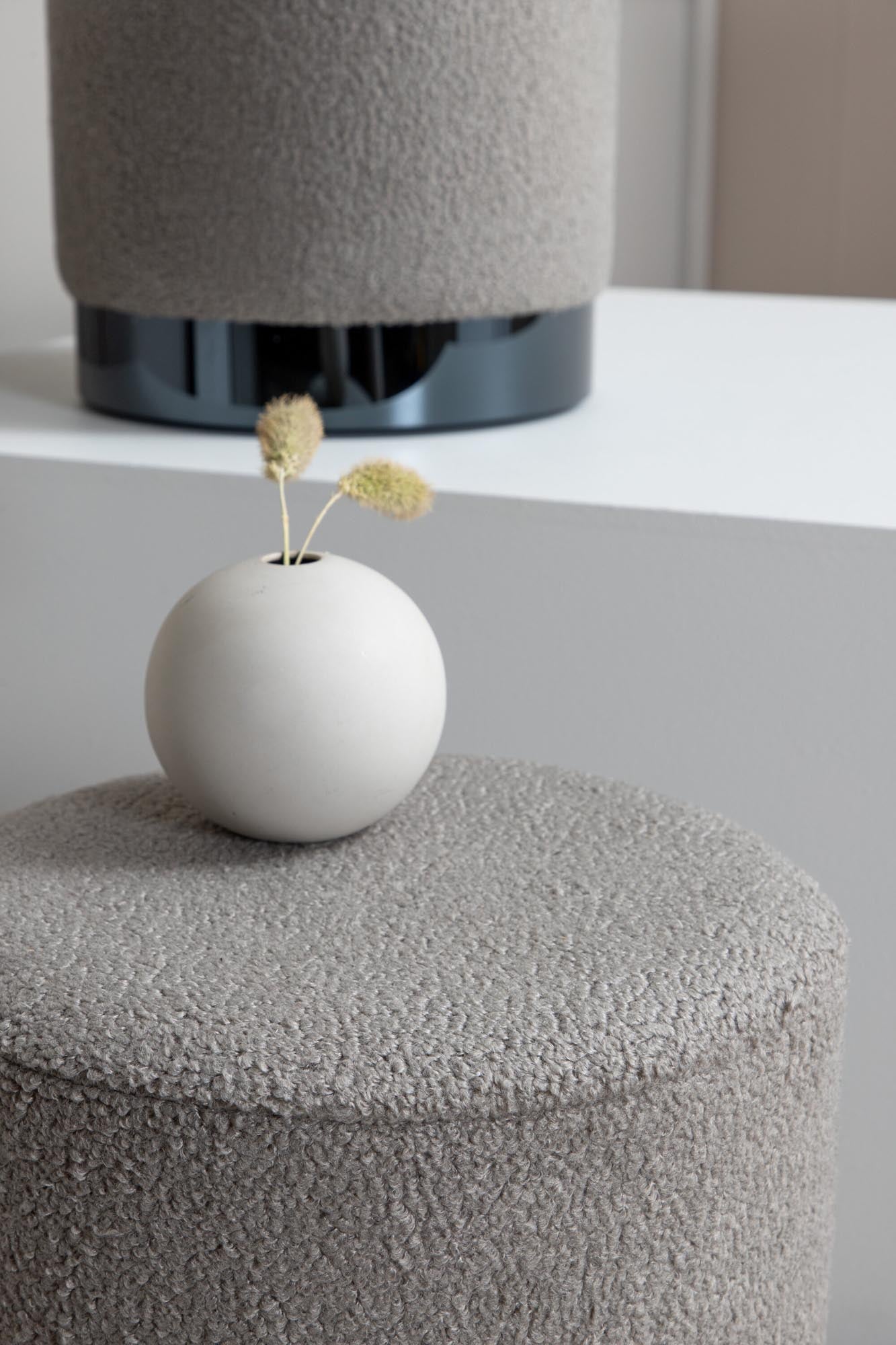 Benji Ottoman / Pouf in Greige präsentiert im Onlineshop von KAQTU Design AG. Pouf ist von Venture Home