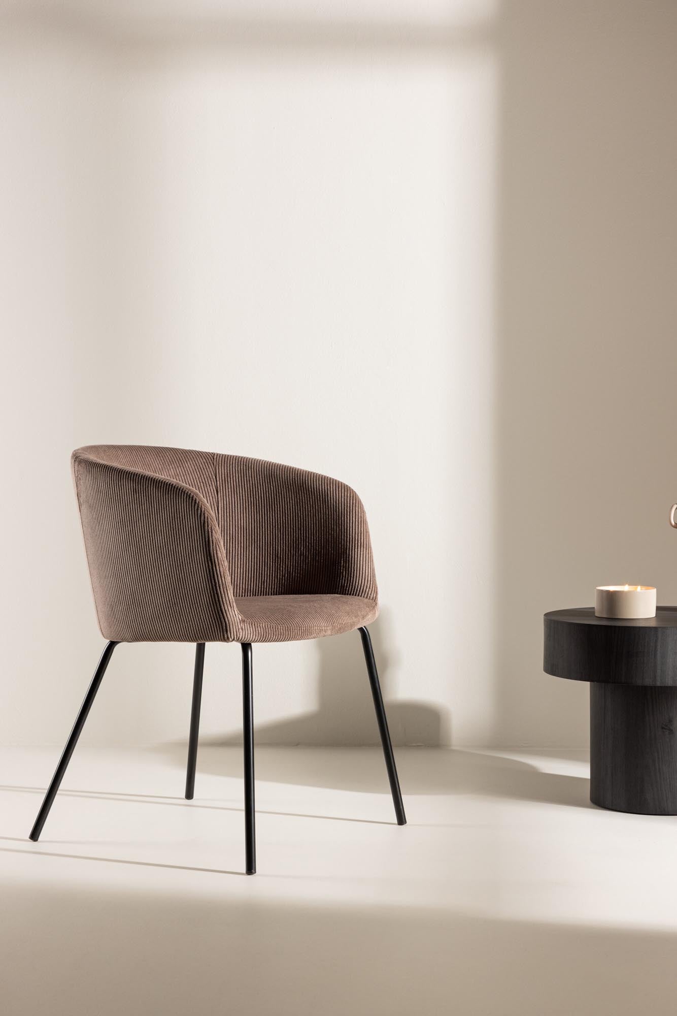 Berit Esszimmerstuhl: Skandinavische Eleganz von Venture Home.