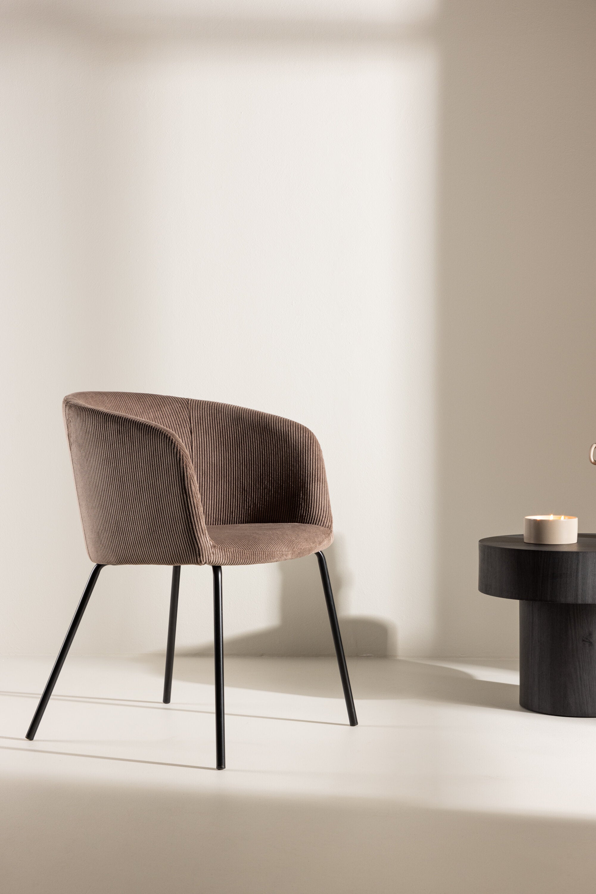 Berit Esszimmerstuhl in Braun präsentiert im Onlineshop von KAQTU Design AG. Schalenstuhl ist von Venture Home