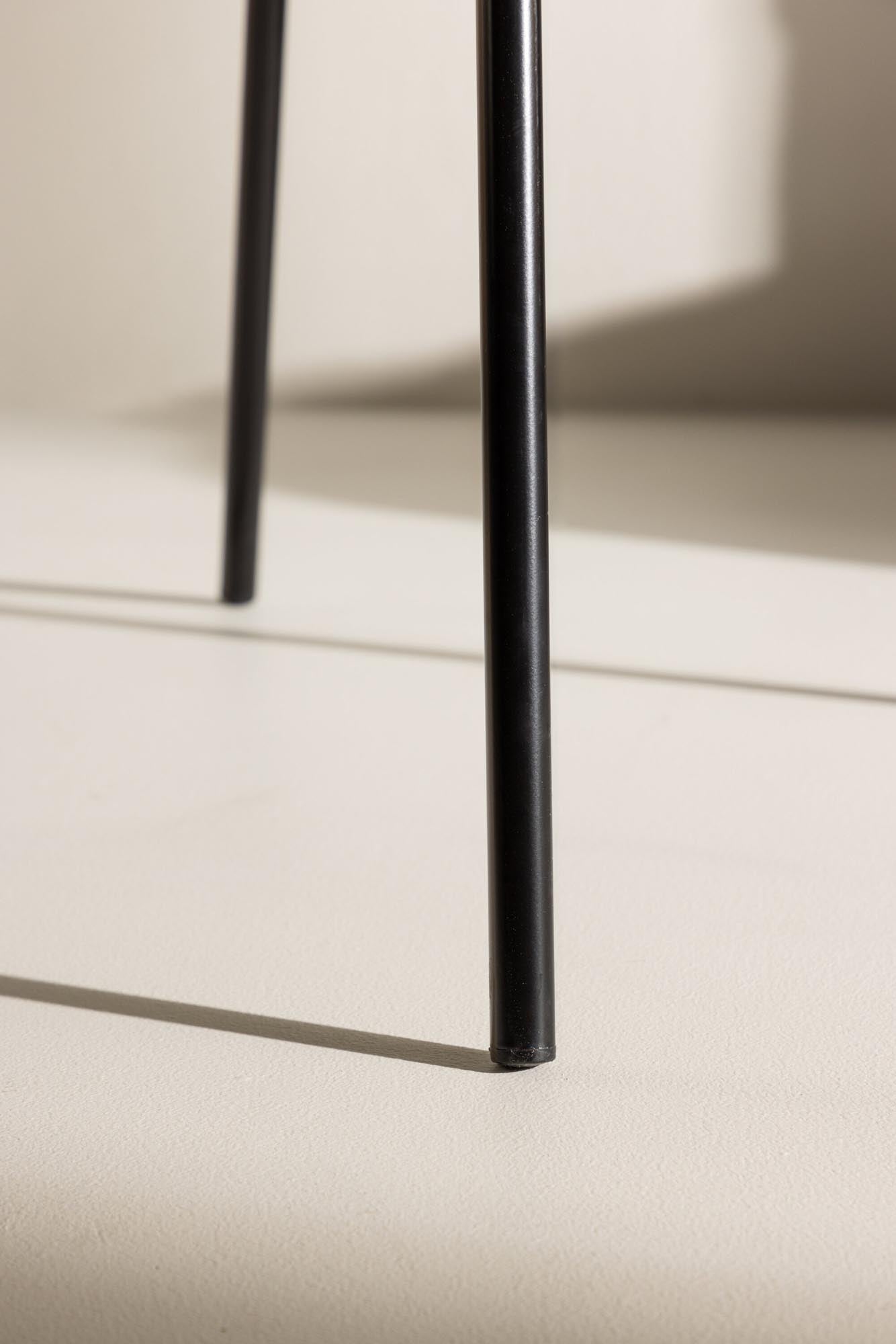 Eleganter Berit Stuhl: Skandinavisches Design für Ihr Esszimmer.