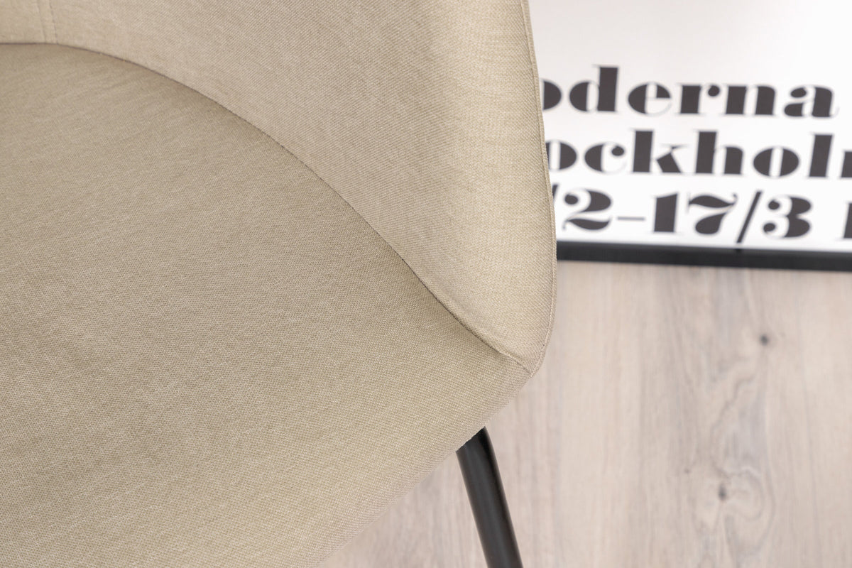 Berit Stuhl in Beige präsentiert im Onlineshop von KAQTU Design AG. Stuhl mit Armlehne ist von Venture Home
