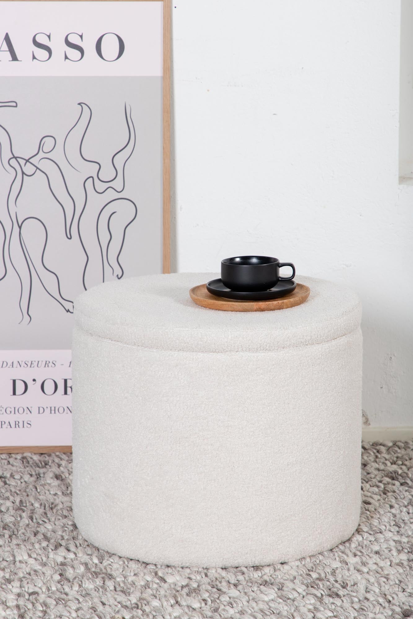 Eleganter Dunken Ottoman von Venture Home aus kuscheligem Teddystoff. Vielseitig einsetzbar als Sitzgelegenheit und Stauraum für Ihr Zuhause.