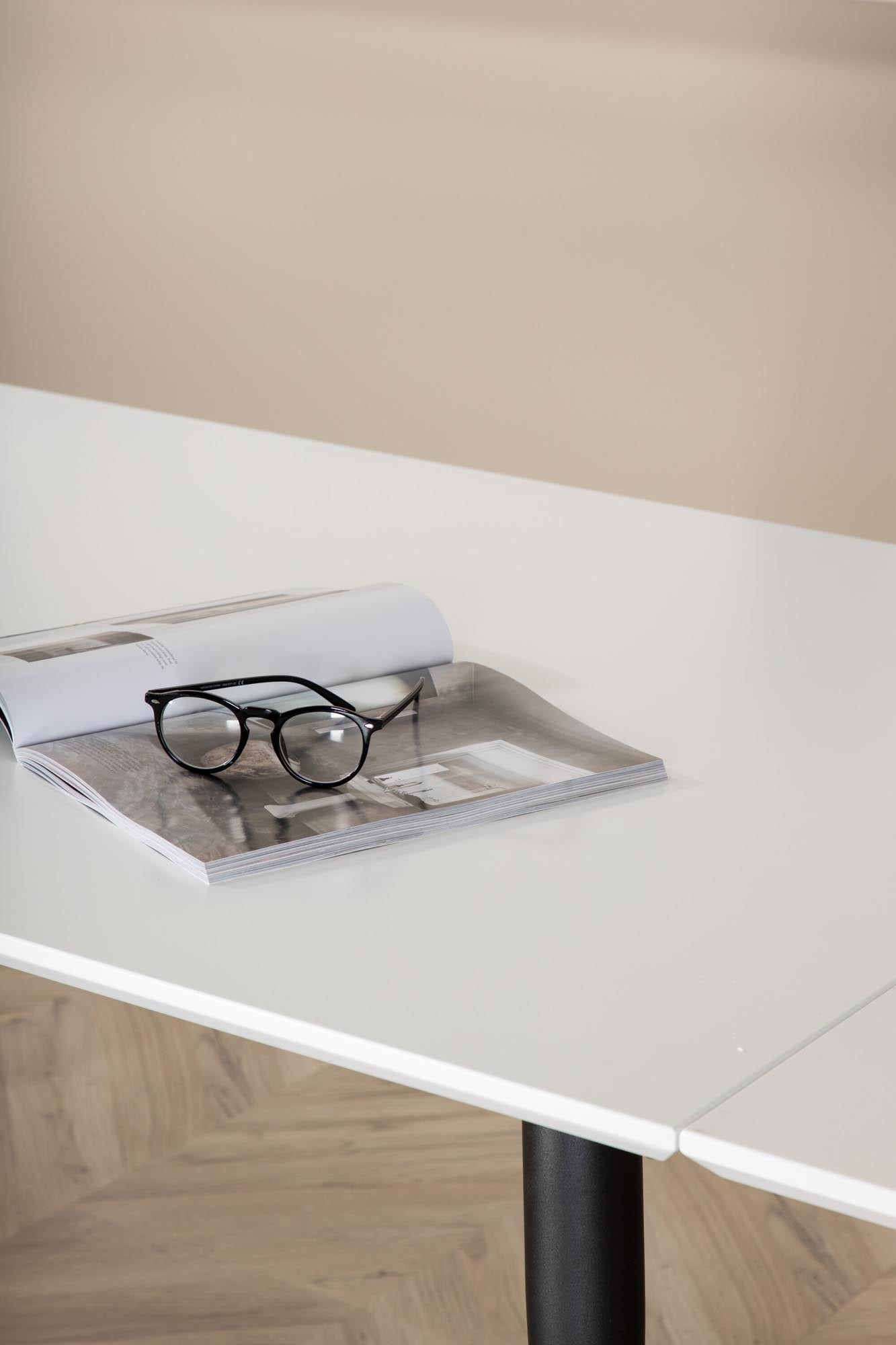 Jimmy Tisch in Weiss präsentiert im Onlineshop von KAQTU Design AG. Esstisch ist von Venture Home