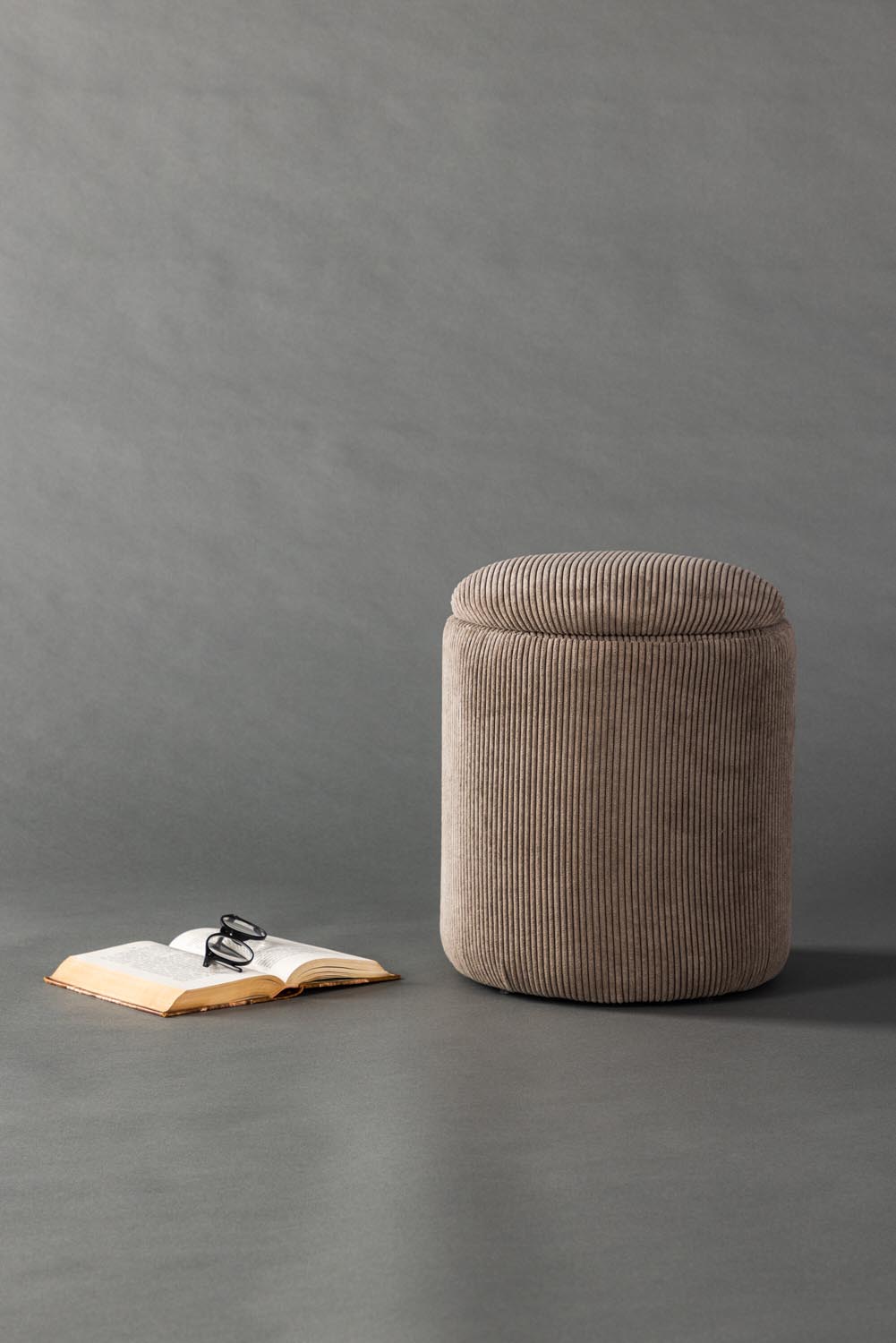 Limpen Pouf in Braun präsentiert im Onlineshop von KAQTU Design AG. Pouf ist von Venture Home