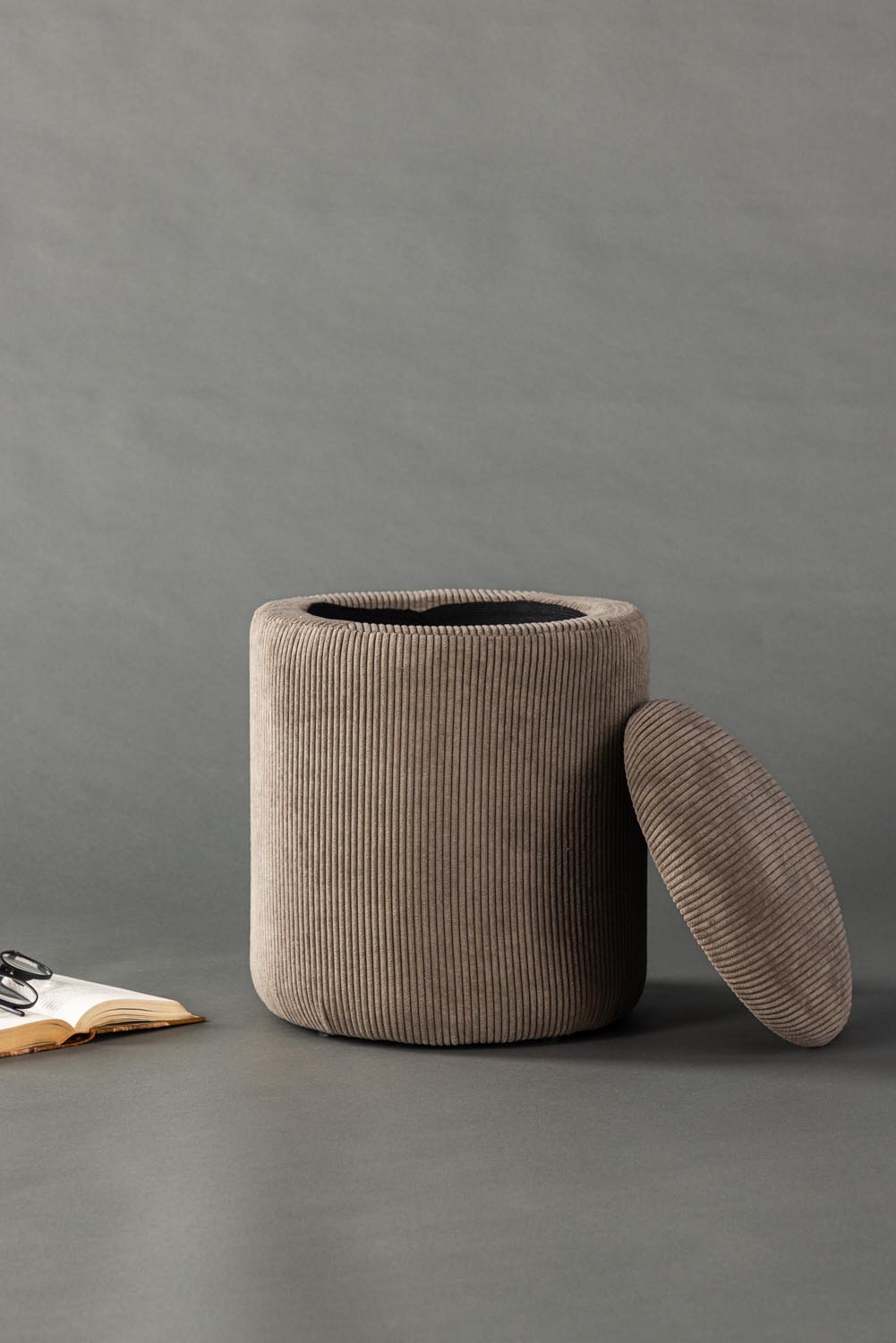 Limpen Pouf in Braun präsentiert im Onlineshop von KAQTU Design AG. Pouf ist von Venture Home