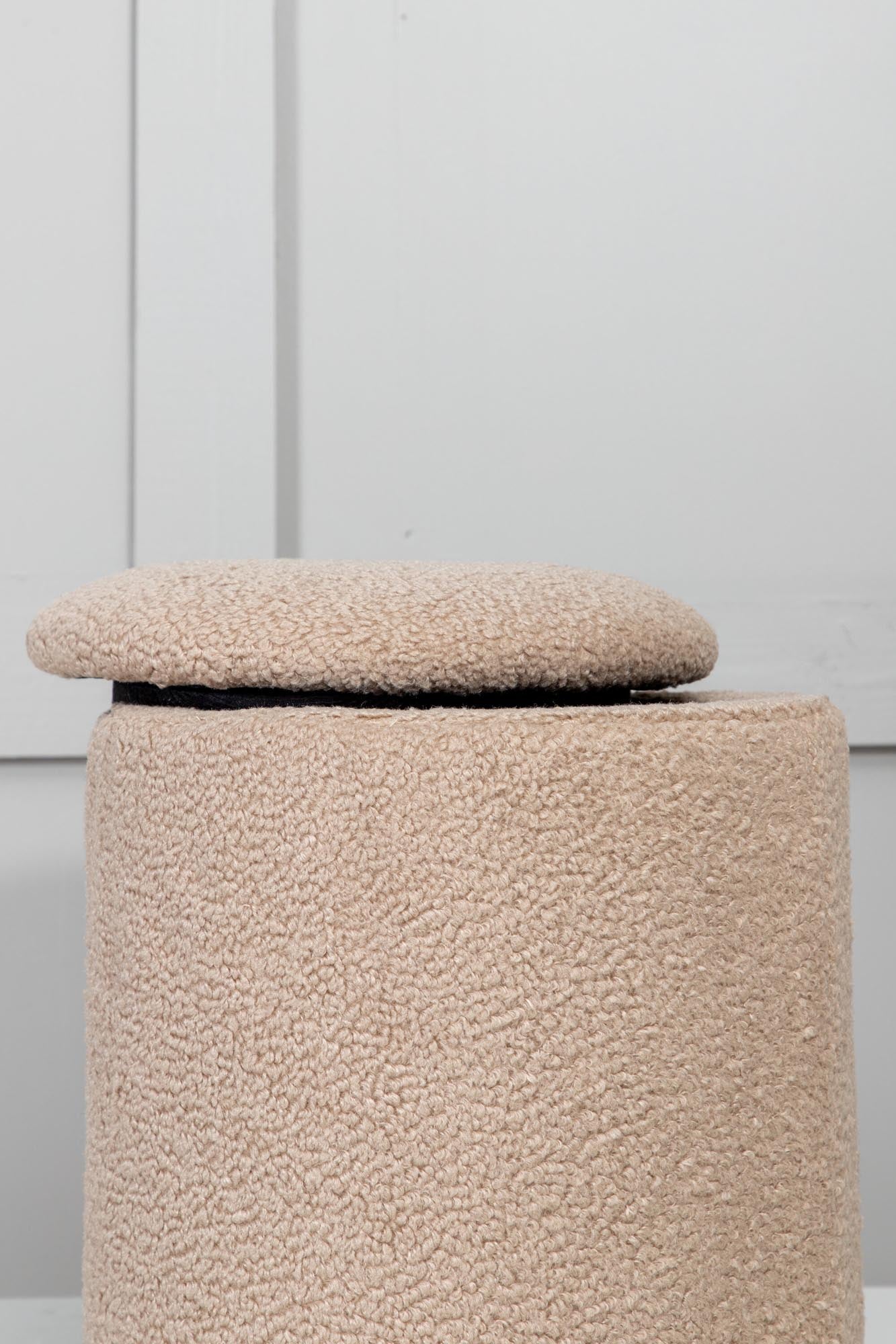Limpen Ottoman / Pouf in Beige präsentiert im Onlineshop von KAQTU Design AG. Pouf ist von Venture Home