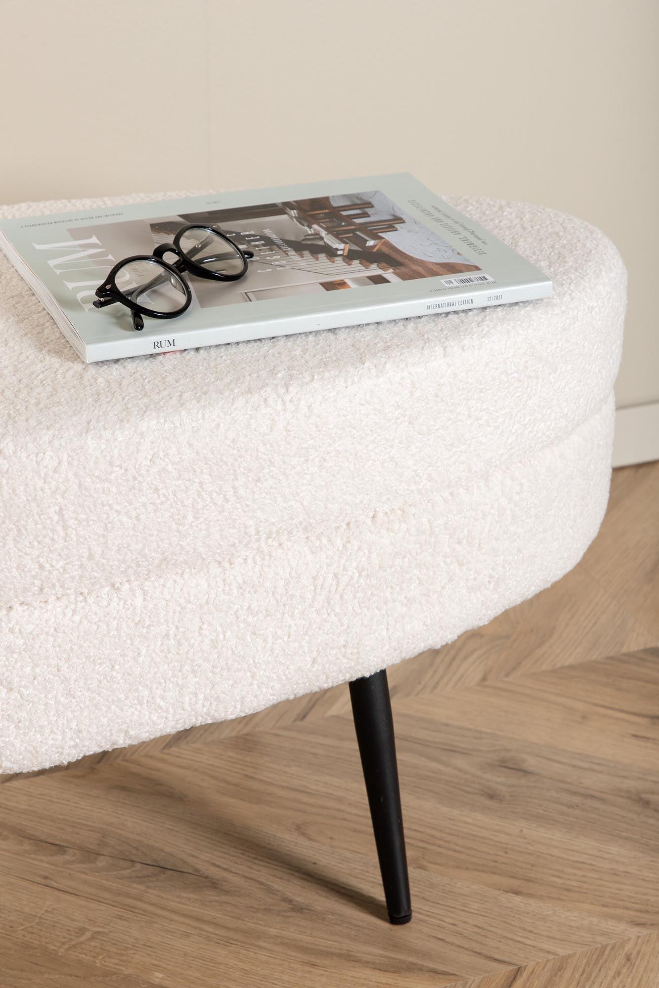 Eleganter Otto Ottoman von Venture Home: Vielseitiger Pouf in Beige, perfekt für jeden Raum – ideal als Sitzgelegenheit oder dekorative Ablage.