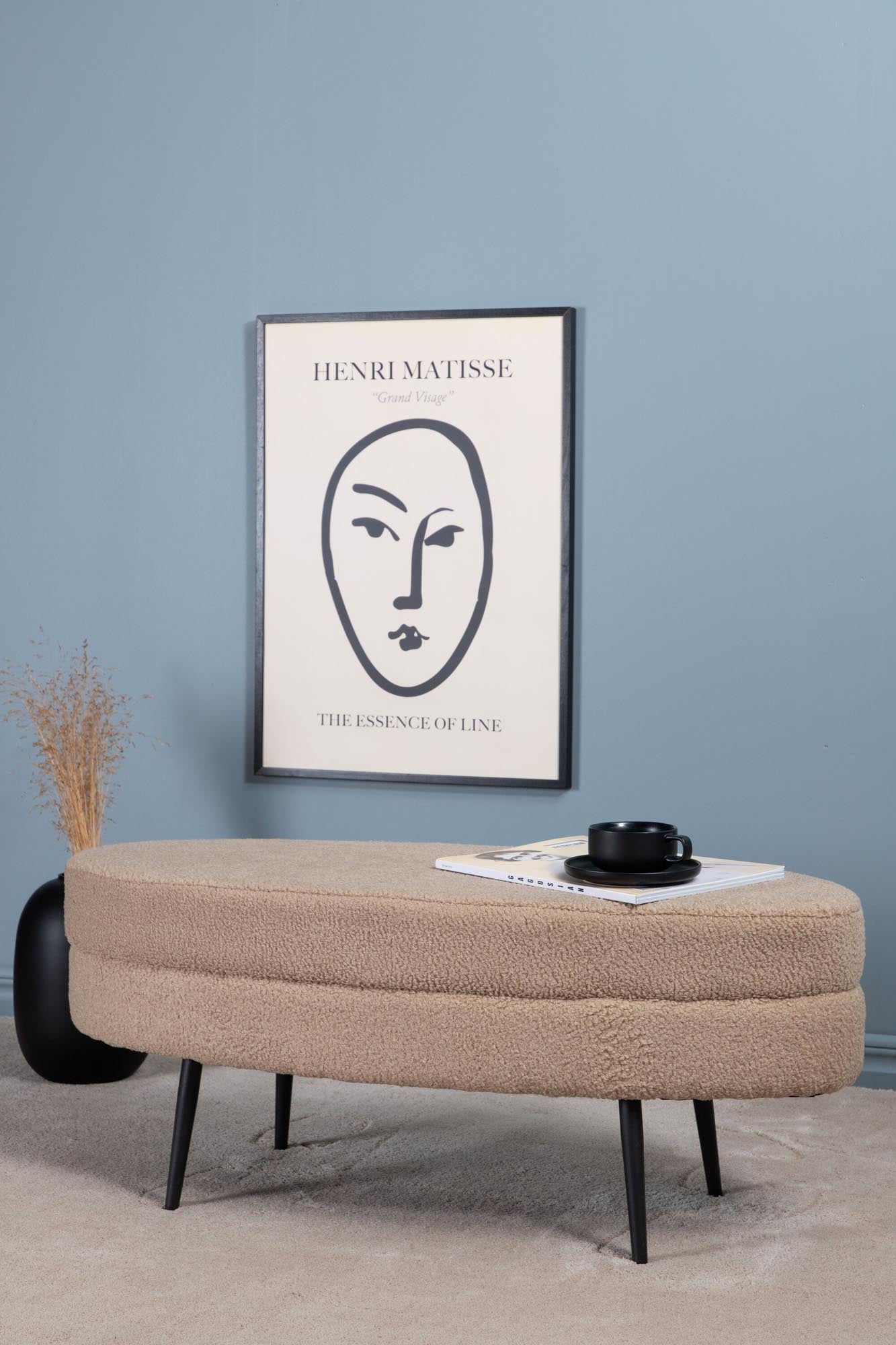 Stilvoller Otto Ottoman von Venture Home in Beige. Hochwertiger Teddystoff, 100x40x41 cm. Perfekt als Sitzgelegenheit oder Ablage, ideal für jedes Zuhause.