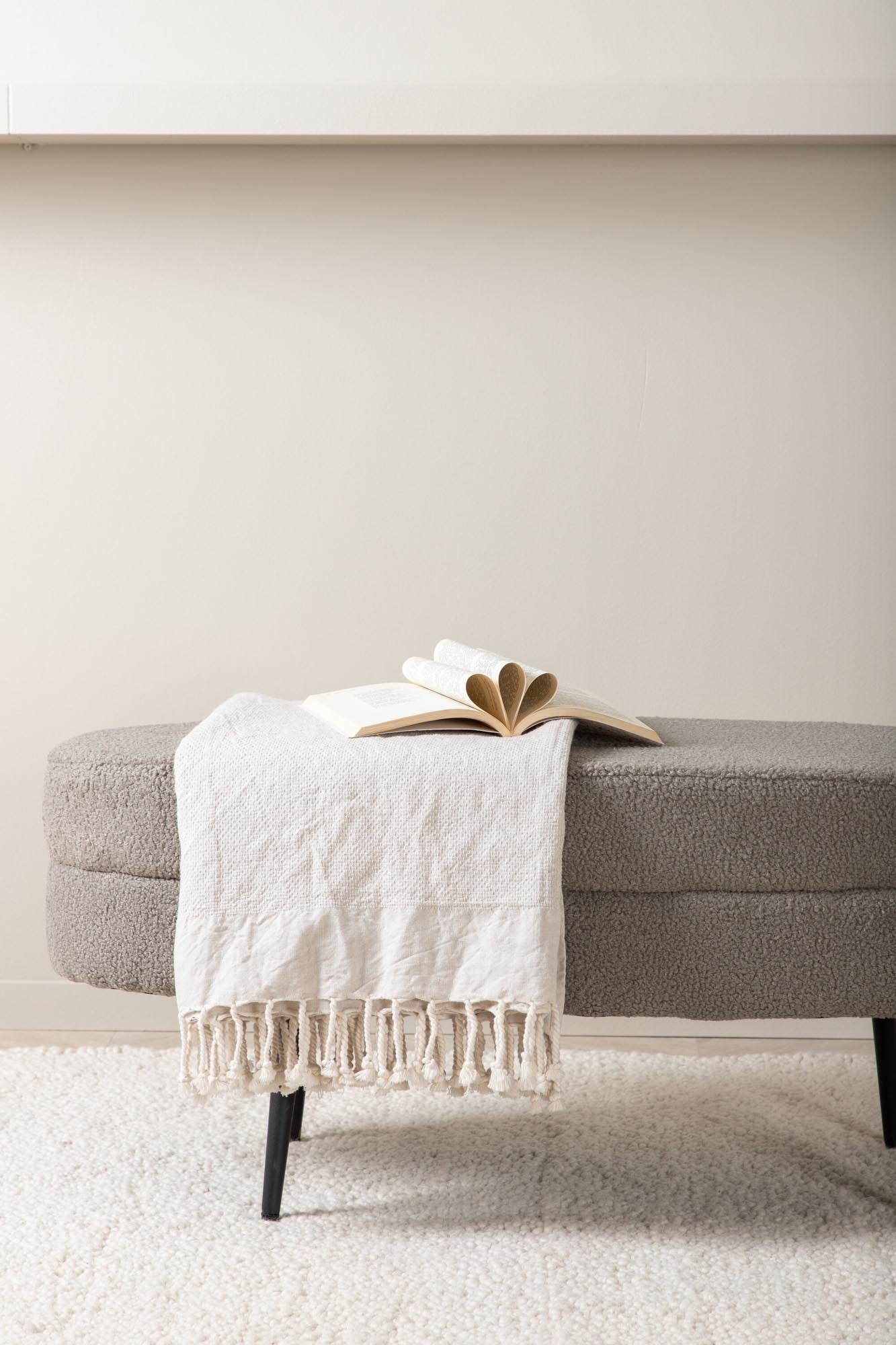 Otto Ottoman / Pouf in Greige präsentiert im Onlineshop von KAQTU Design AG. Ottoman ist von Venture Home