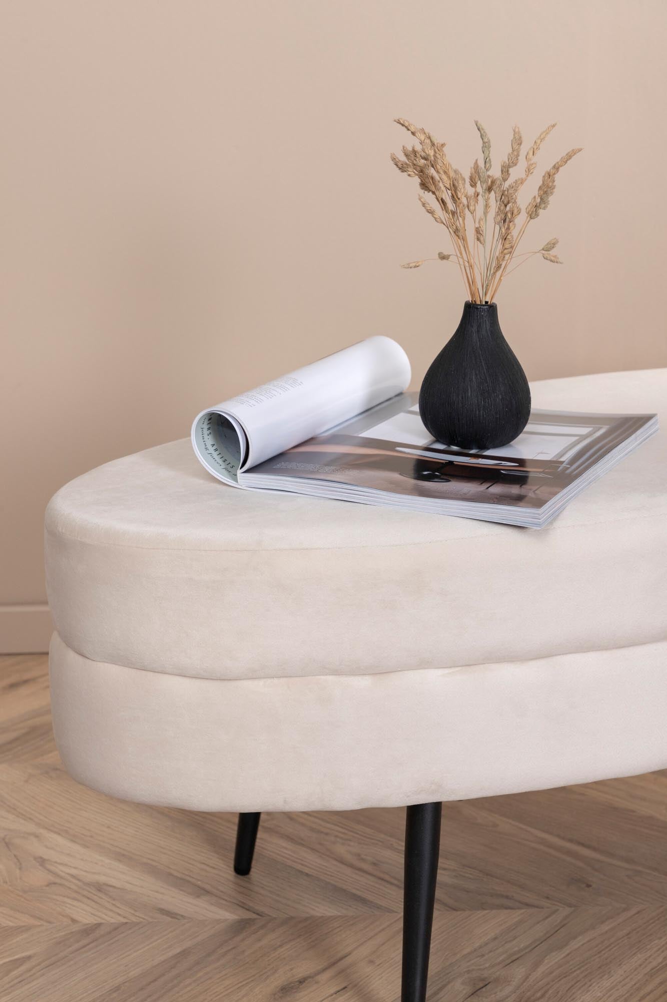 Otto Ottoman / Pouf in Weiss präsentiert im Onlineshop von KAQTU Design AG. Ottoman ist von Venture Home