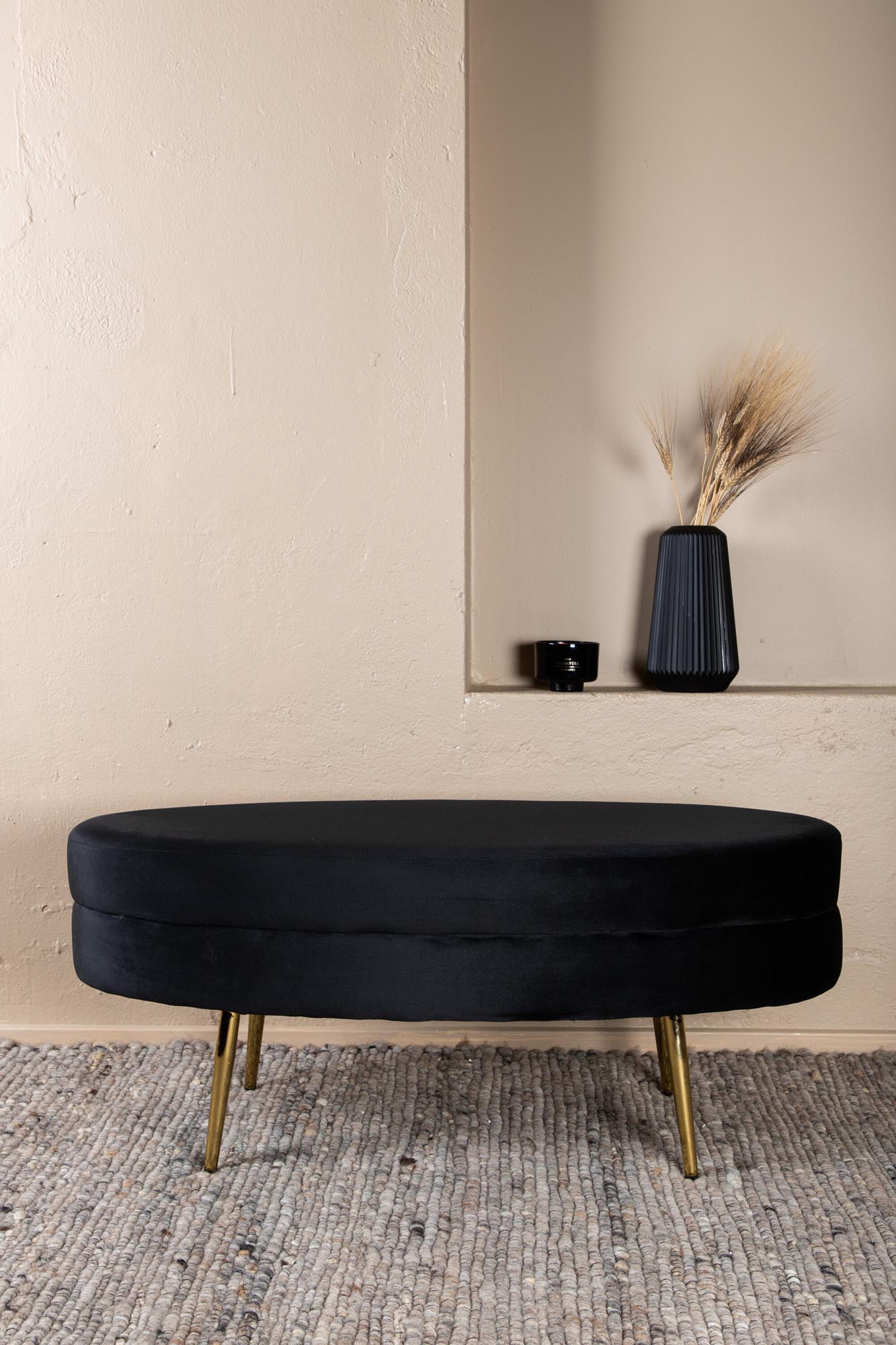 Otto Ottoman / Pouf in Schwarz präsentiert im Onlineshop von KAQTU Design AG. Ottoman ist von Venture Home
