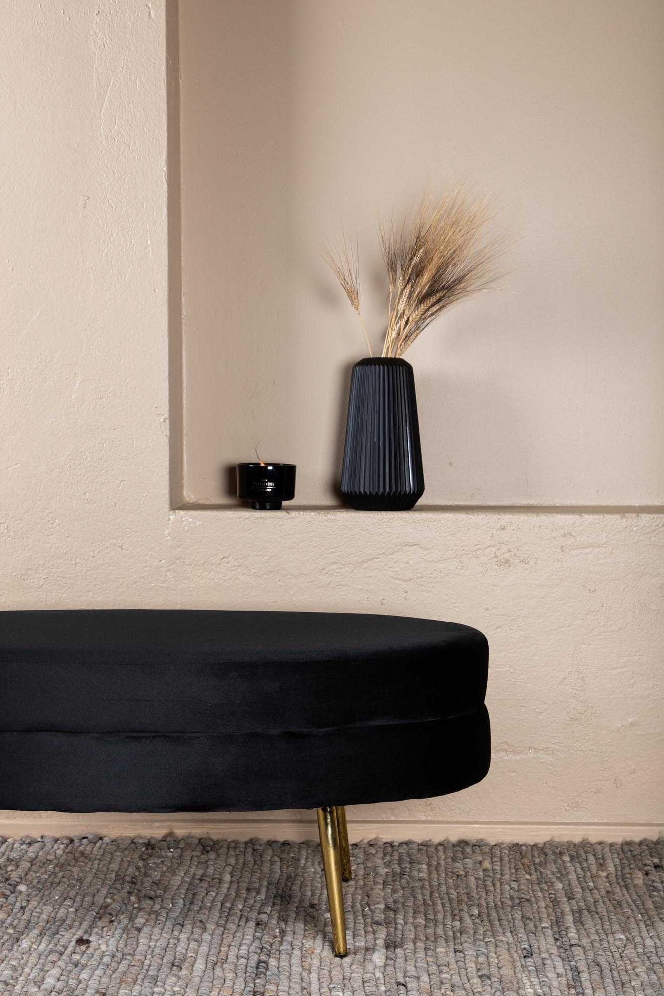 Otto Ottoman / Pouf in Schwarz präsentiert im Onlineshop von KAQTU Design AG. Ottoman ist von Venture Home