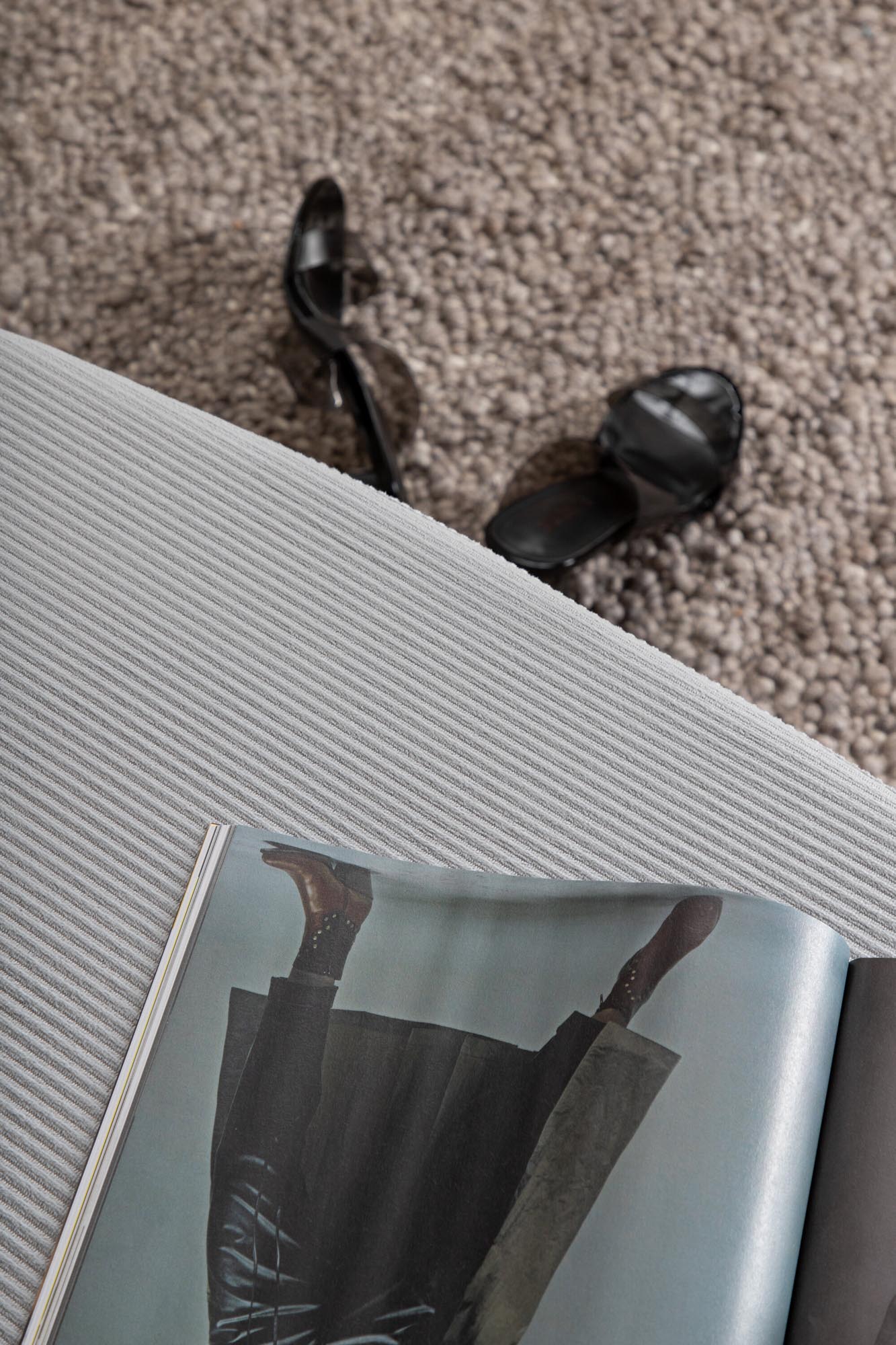 Otto Ottoman / Pouf in Grau präsentiert im Onlineshop von KAQTU Design AG. Ottoman ist von Venture Home