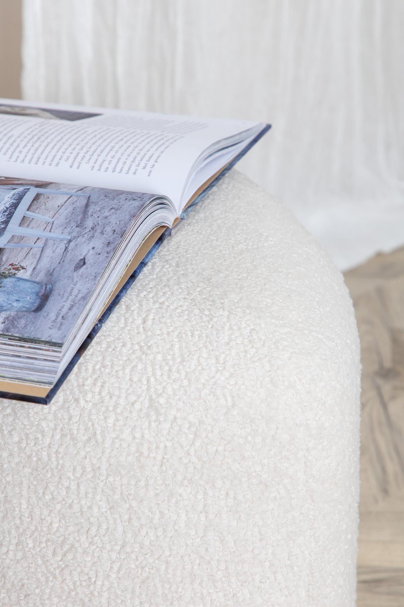 Peg Ottoman / Pouf in Weiss präsentiert im Onlineshop von KAQTU Design AG. Pouf ist von Venture Home