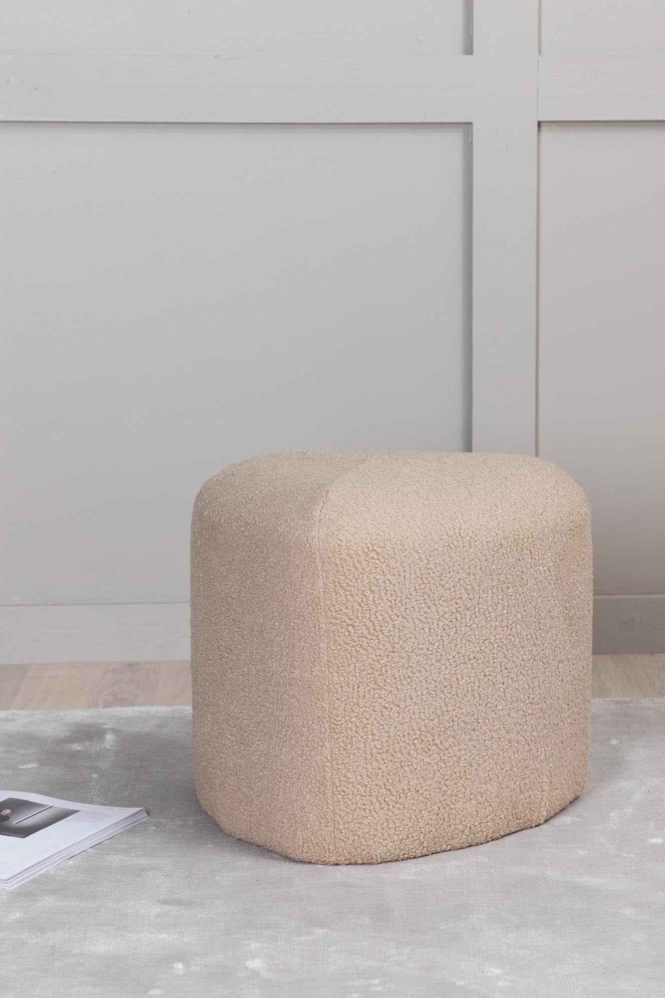Peg Ottoman / Pouf in Beige präsentiert im Onlineshop von KAQTU Design AG. Pouf ist von Venture Home