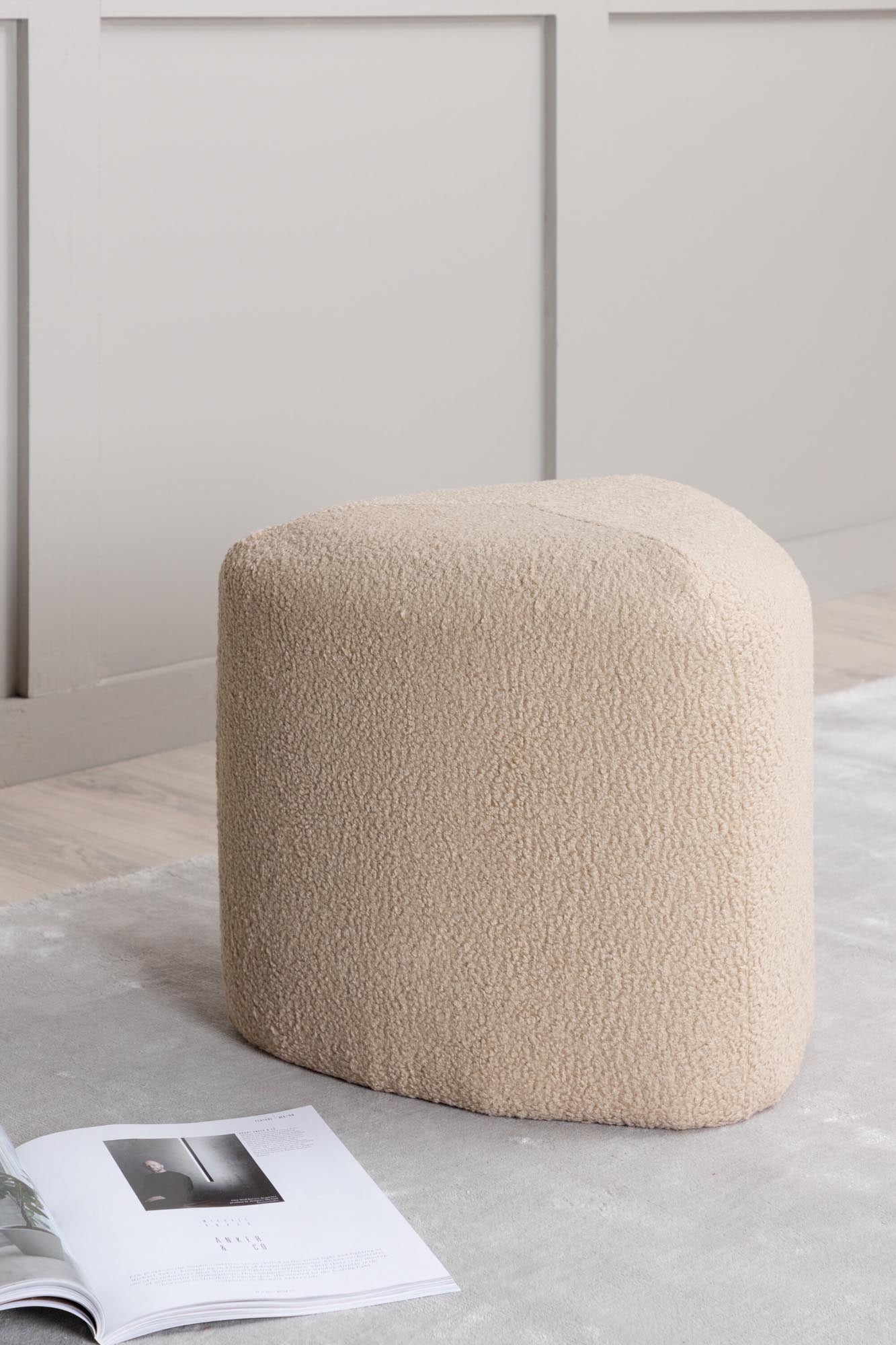 Peg Ottoman / Pouf in Beige präsentiert im Onlineshop von KAQTU Design AG. Pouf ist von Venture Home