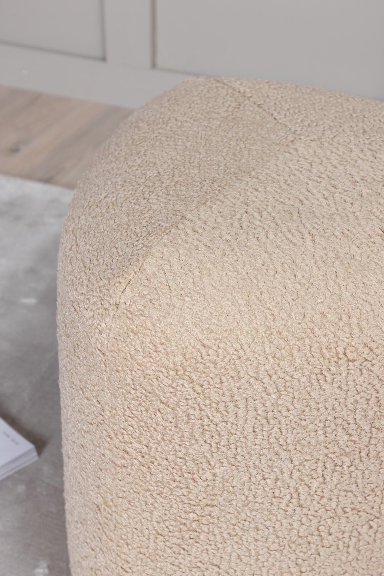 Peg Ottoman / Pouf in Beige präsentiert im Onlineshop von KAQTU Design AG. Pouf ist von Venture Home
