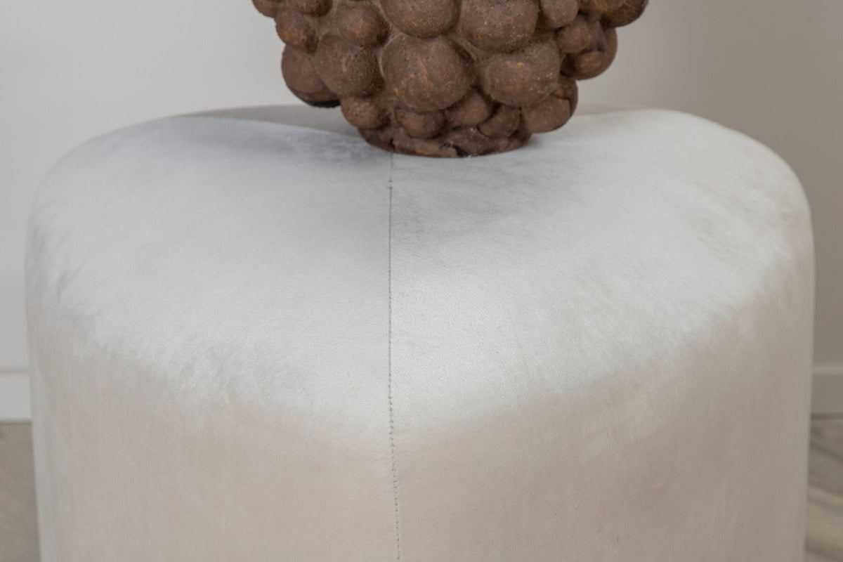 Peg Ottoman / Pouf in Weiss präsentiert im Onlineshop von KAQTU Design AG. Pouf ist von Venture Home