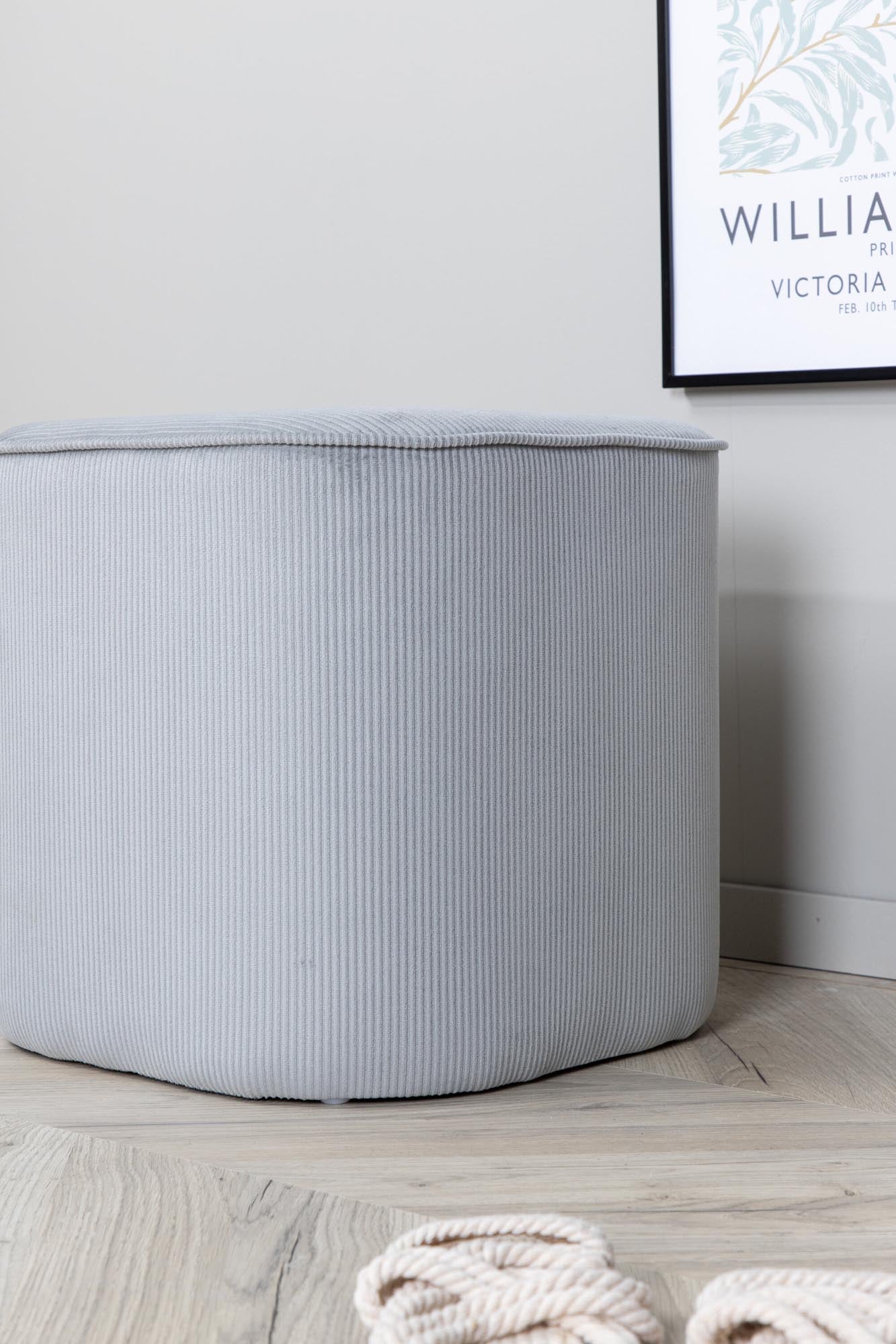 Piff Ottoman / Pouf in Grau präsentiert im Onlineshop von KAQTU Design AG. Pouf ist von Venture Home