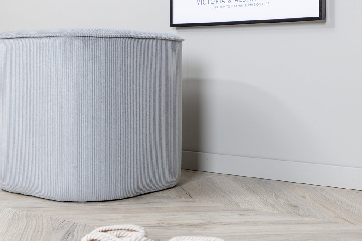 Piff Ottoman / Pouf in Grau präsentiert im Onlineshop von KAQTU Design AG. Pouf ist von Venture Home