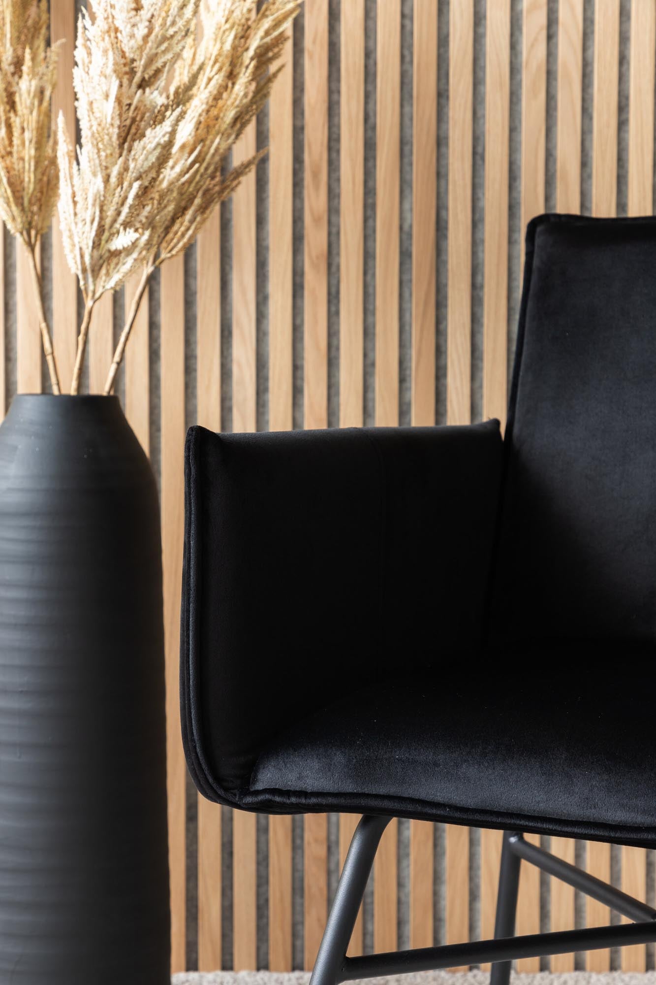 Petra Stuhl in Schwarz präsentiert im Onlineshop von KAQTU Design AG. Stuhl mit Armlehne ist von Venture Home