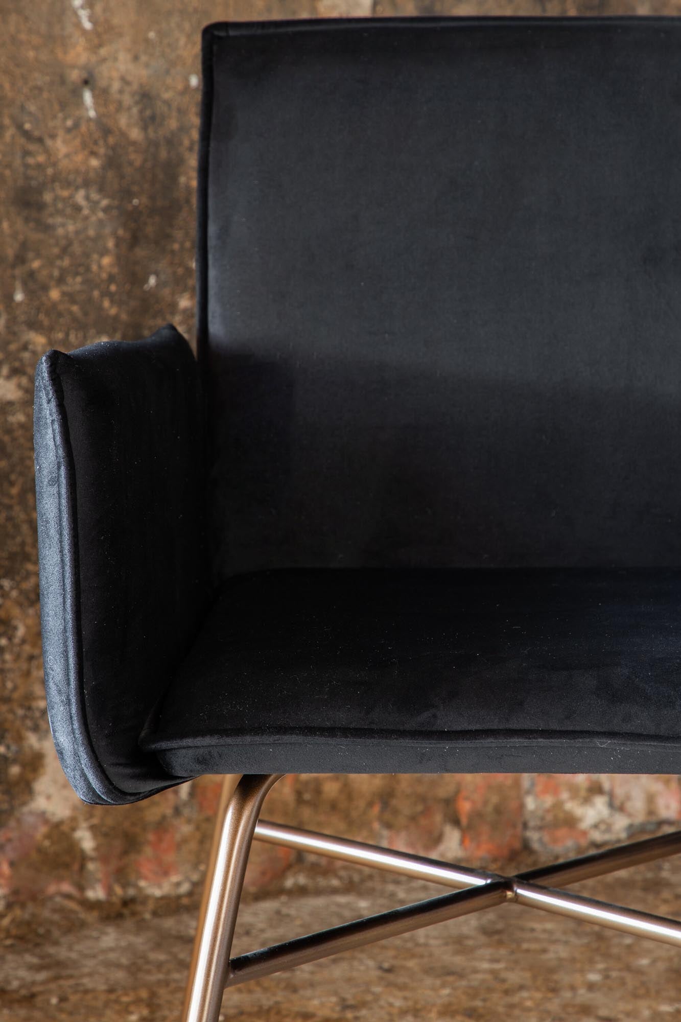 Petra Stuhl in Schwarz / Kupfer präsentiert im Onlineshop von KAQTU Design AG. Stuhl mit Armlehne ist von Venture Home