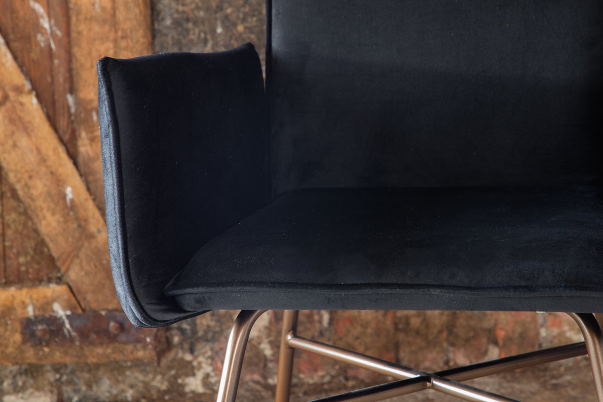 Petra Stuhl in Schwarz / Kupfer präsentiert im Onlineshop von KAQTU Design AG. Stuhl mit Armlehne ist von Venture Home