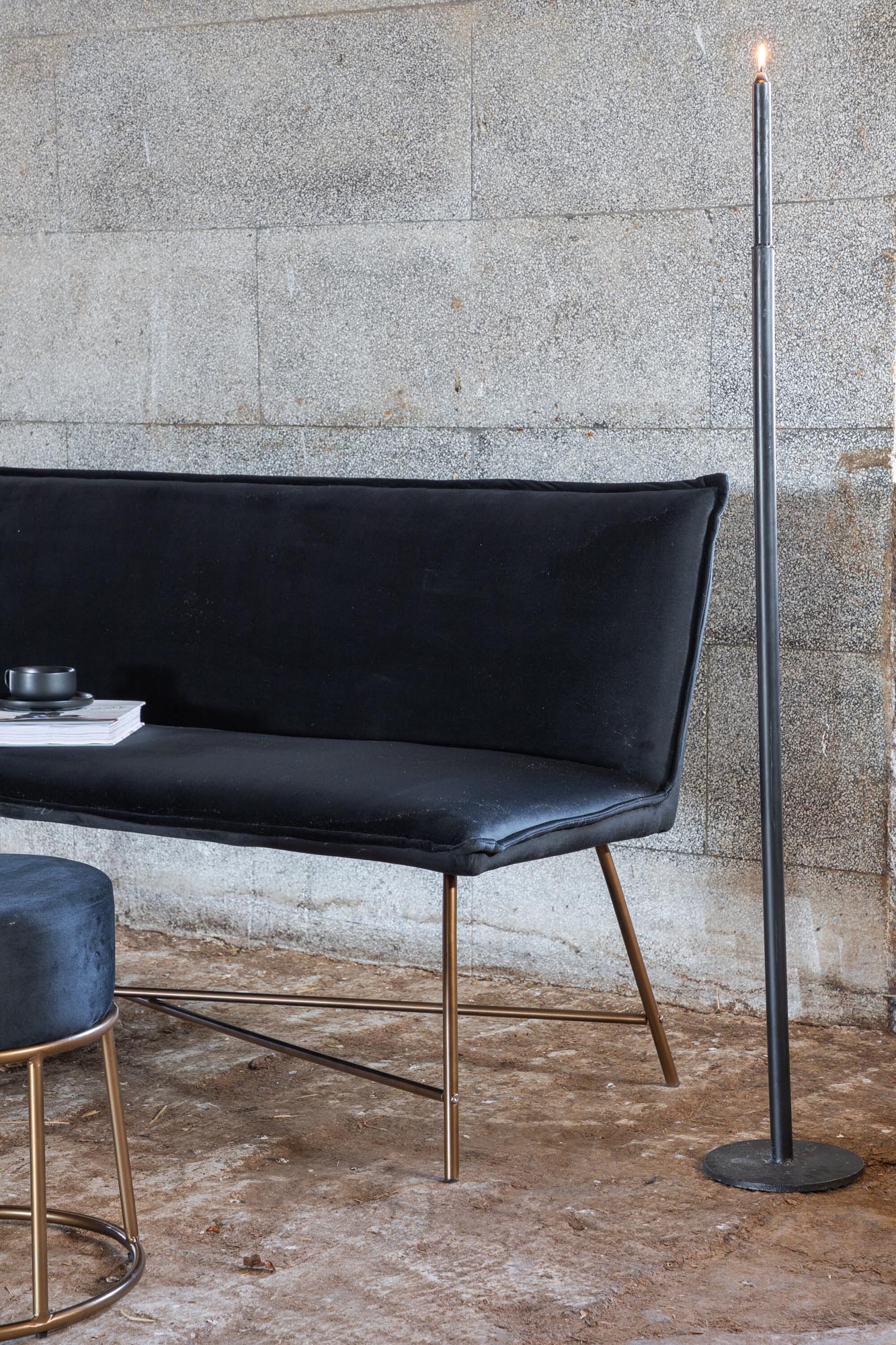 Petra Sofa in Schwarz präsentiert im Onlineshop von KAQTU Design AG. 3er Sofa ist von Venture Home