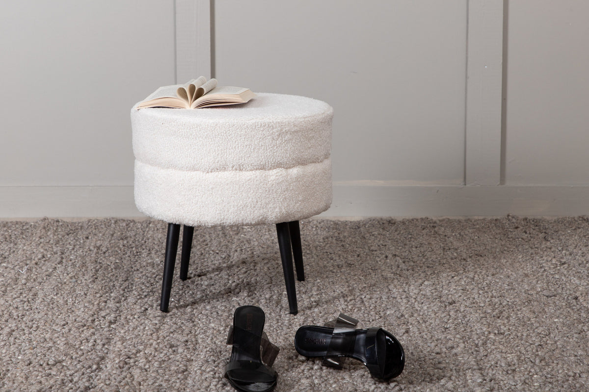 Pot Ottoman / Pouf in Weiss präsentiert im Onlineshop von KAQTU Design AG. Pouf ist von Venture Home