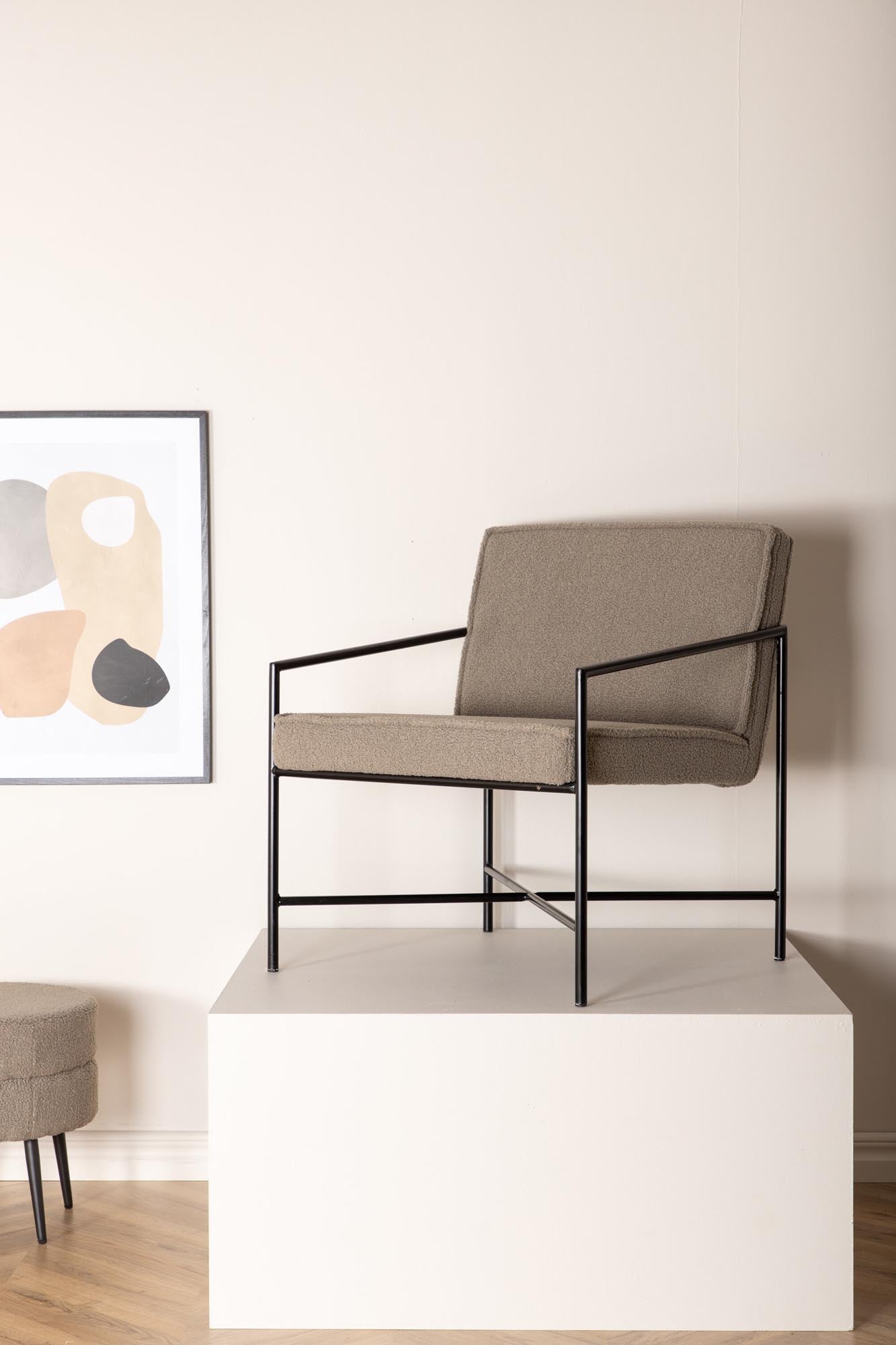 Rakel Sessel von Venture Home: Skandinavisches Design trifft auf kuscheligen Teddy-Stoff für stilvolle Entspannung in Ihrem Zuhause.