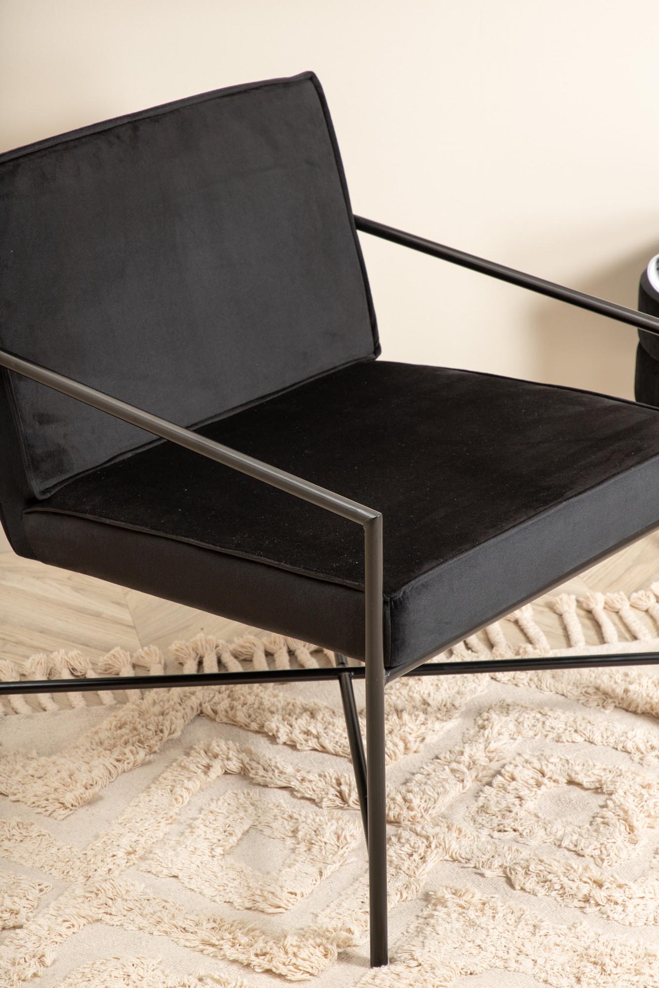 Rakel Sessel von Venture Home: Modernes Design trifft auf Gemütlichkeit.