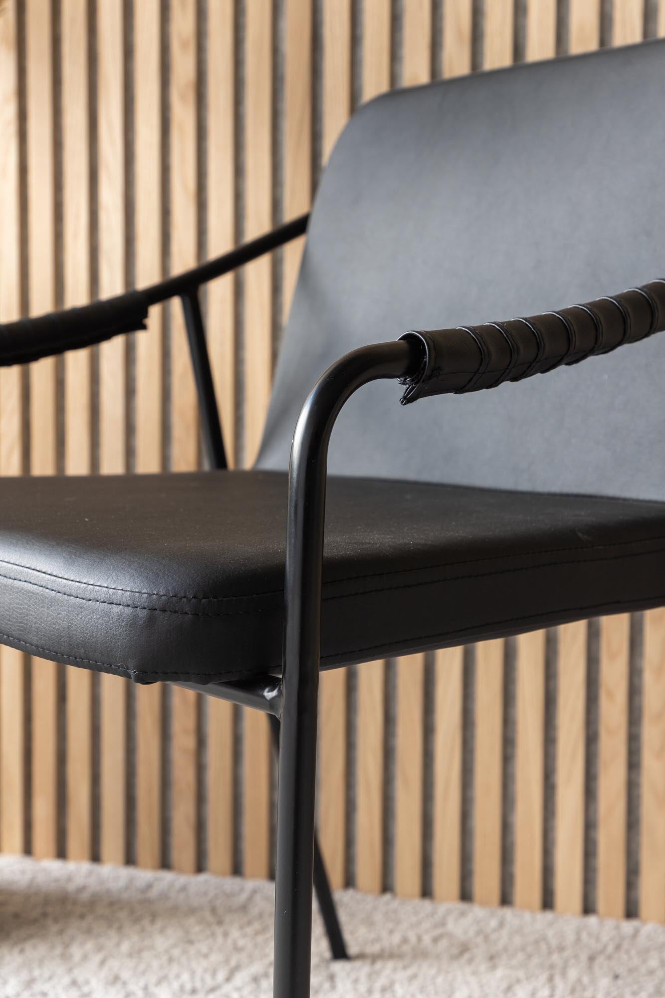 Twist Stuhl von Venture Home: Komfort trifft auf skandinavisches Design.