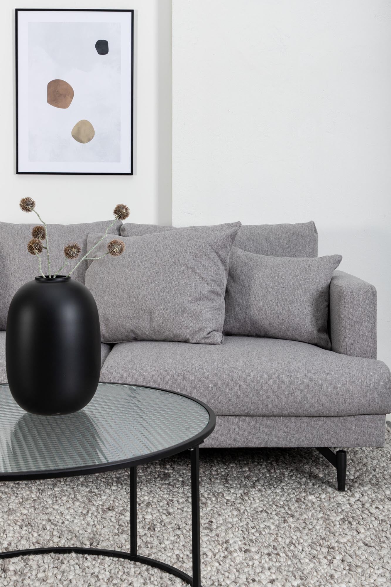 Sofia Sofa in Grau präsentiert im Onlineshop von KAQTU Design AG. 3er Sofa ist von Venture Home