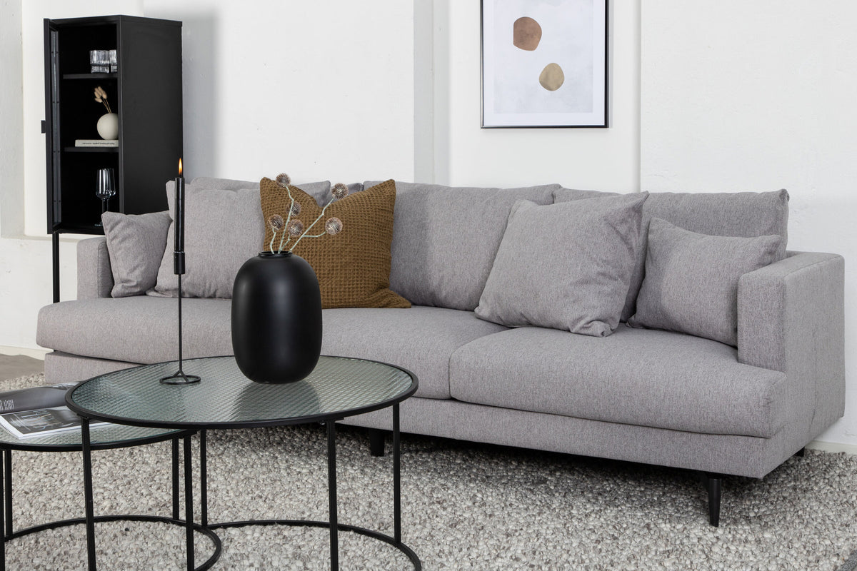 Sofia Sofa in Grau präsentiert im Onlineshop von KAQTU Design AG. 3er Sofa ist von Venture Home
