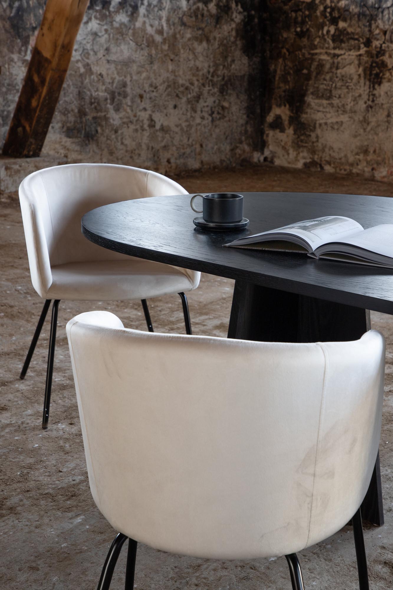 Bootcut Esstisch oval in Schwarz präsentiert im Onlineshop von KAQTU Design AG. Esstisch ist von Venture Home