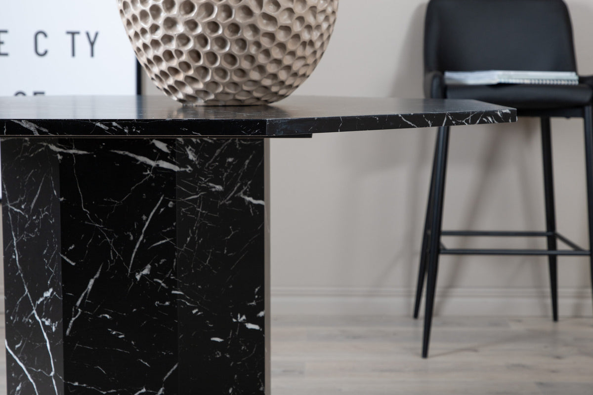 Marbs Tisch in Schwarz präsentiert im Onlineshop von KAQTU Design AG. Esstisch ist von Venture Home