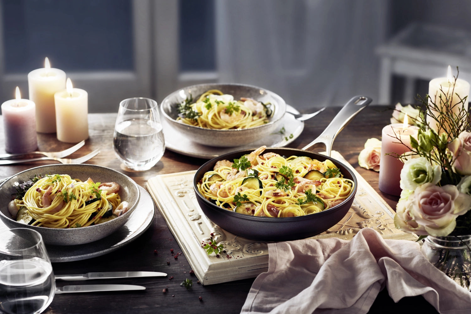 Erleben Sie die Alba Bratpfanne D28cm von Ballarini: Ideal für fettfreies Kochen, robust mit Ti-X Beschichtung und perfekt für Induktion.