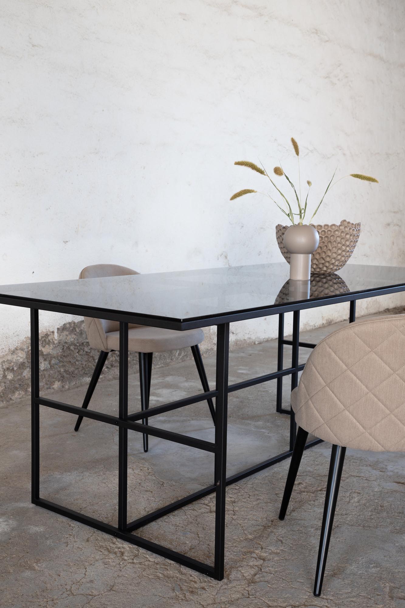 Leif Tisch in Schwarz präsentiert im Onlineshop von KAQTU Design AG. Esstisch ist von Venture Home
