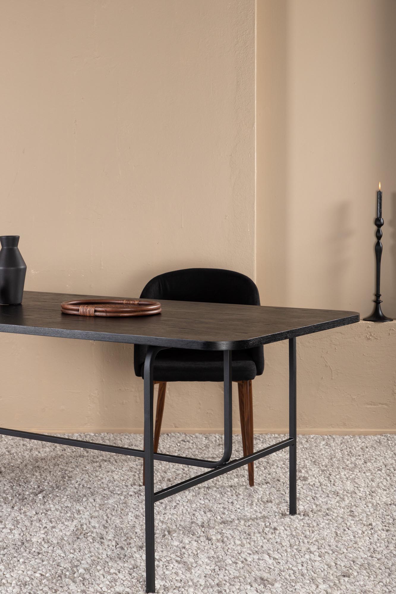Uno Esstisch in Schwarz präsentiert im Onlineshop von KAQTU Design AG. Esstisch ist von Venture Home